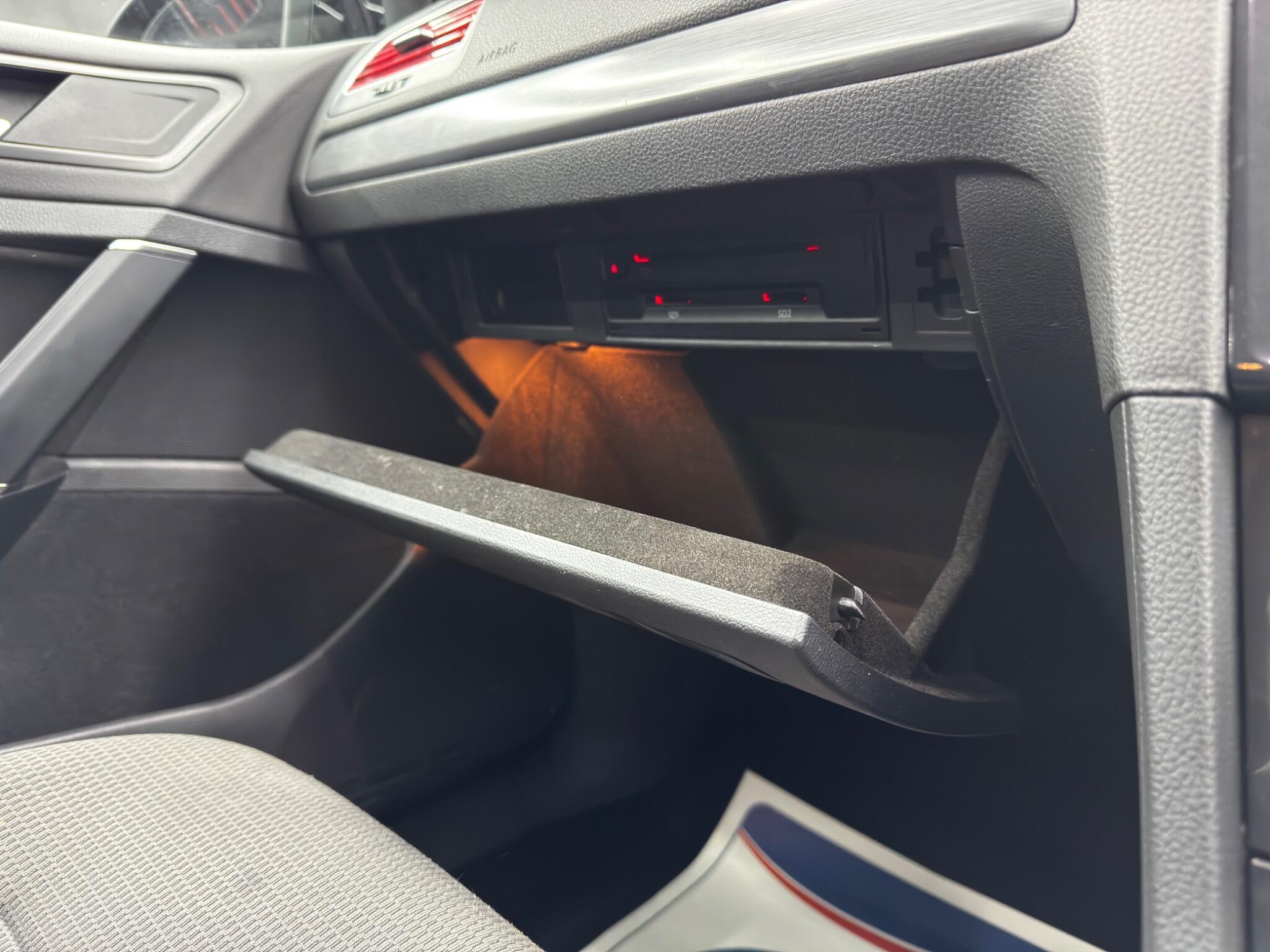 Volkswagen Golf - Image 35