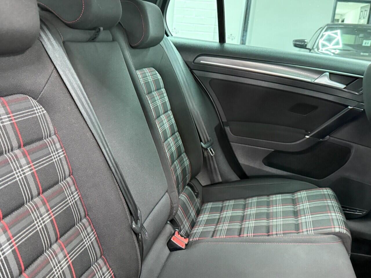 Volkswagen Golf - Image 27