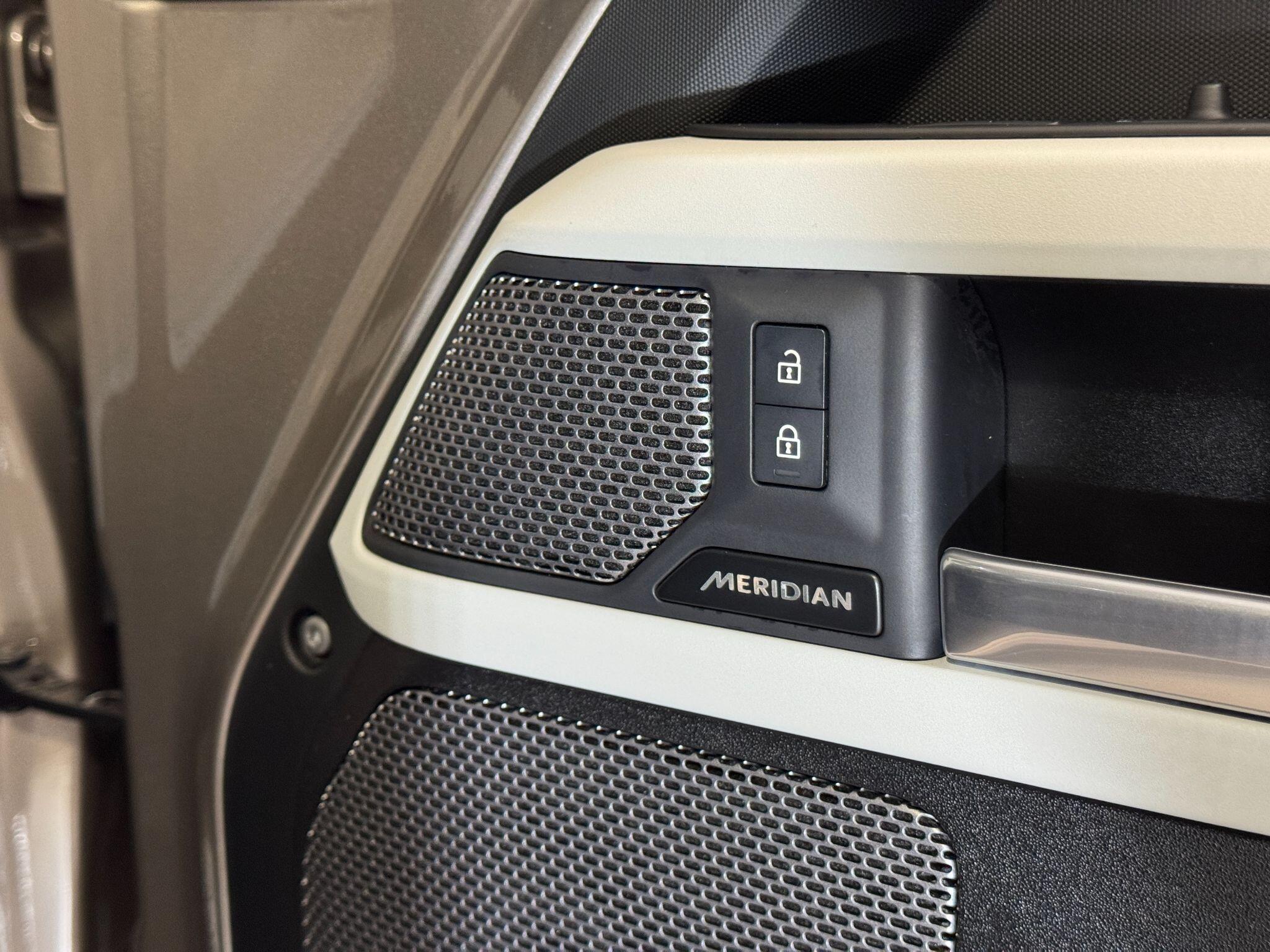 Land Rover Defender 110 - Image 14