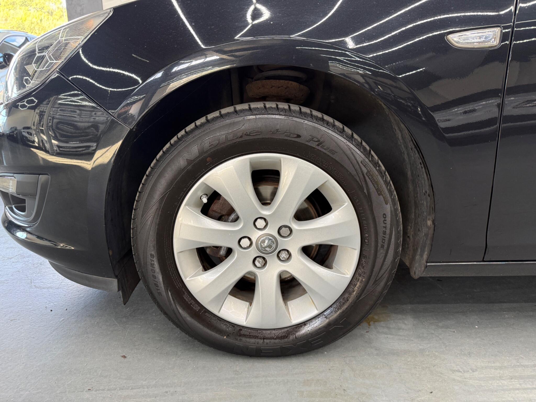 Vauxhall Astra - Image 11