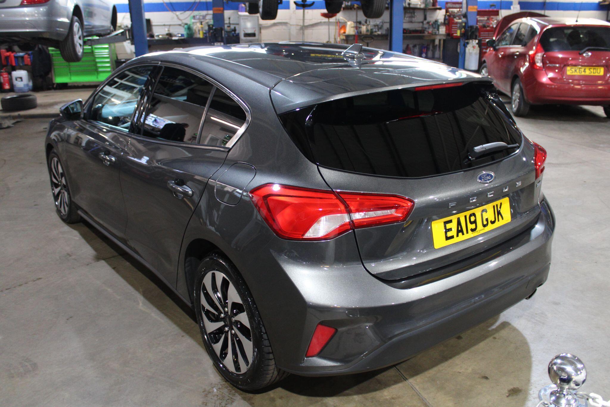 Ford Focus - Image 8