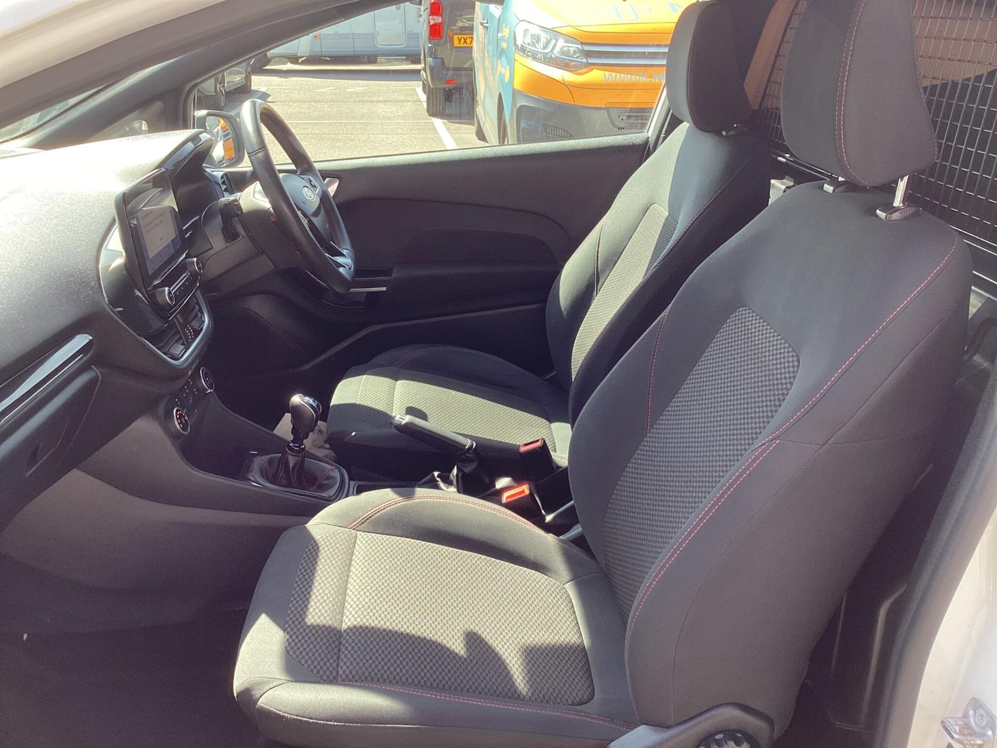 Ford Fiesta Van - Image 15
