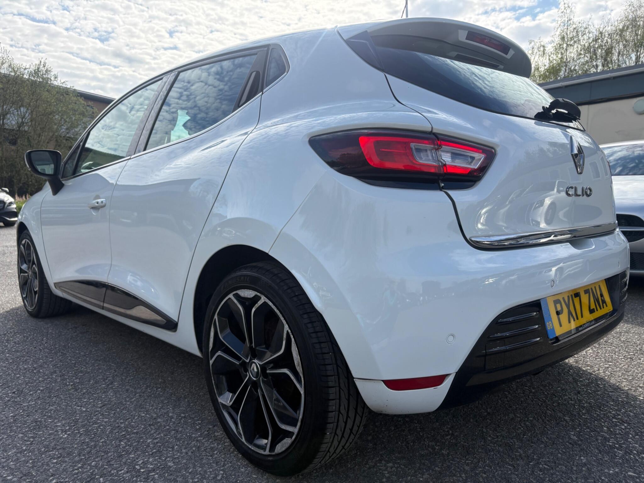 Renault Clio - Image 8