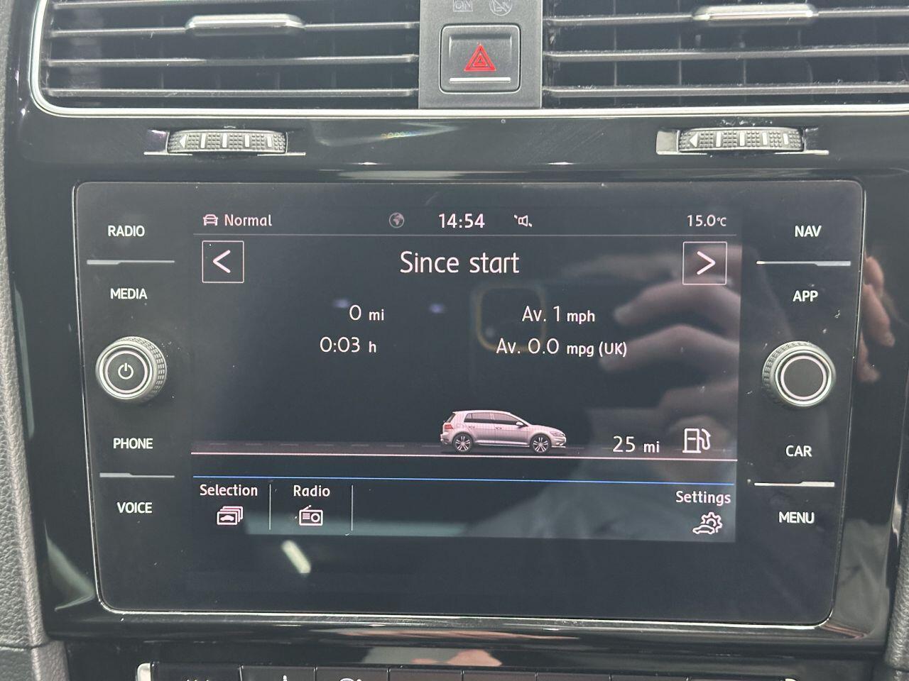 Volkswagen Golf - Image 27