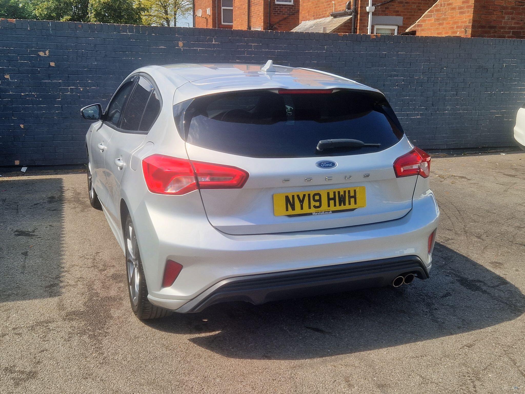 Ford Focus - Image 8