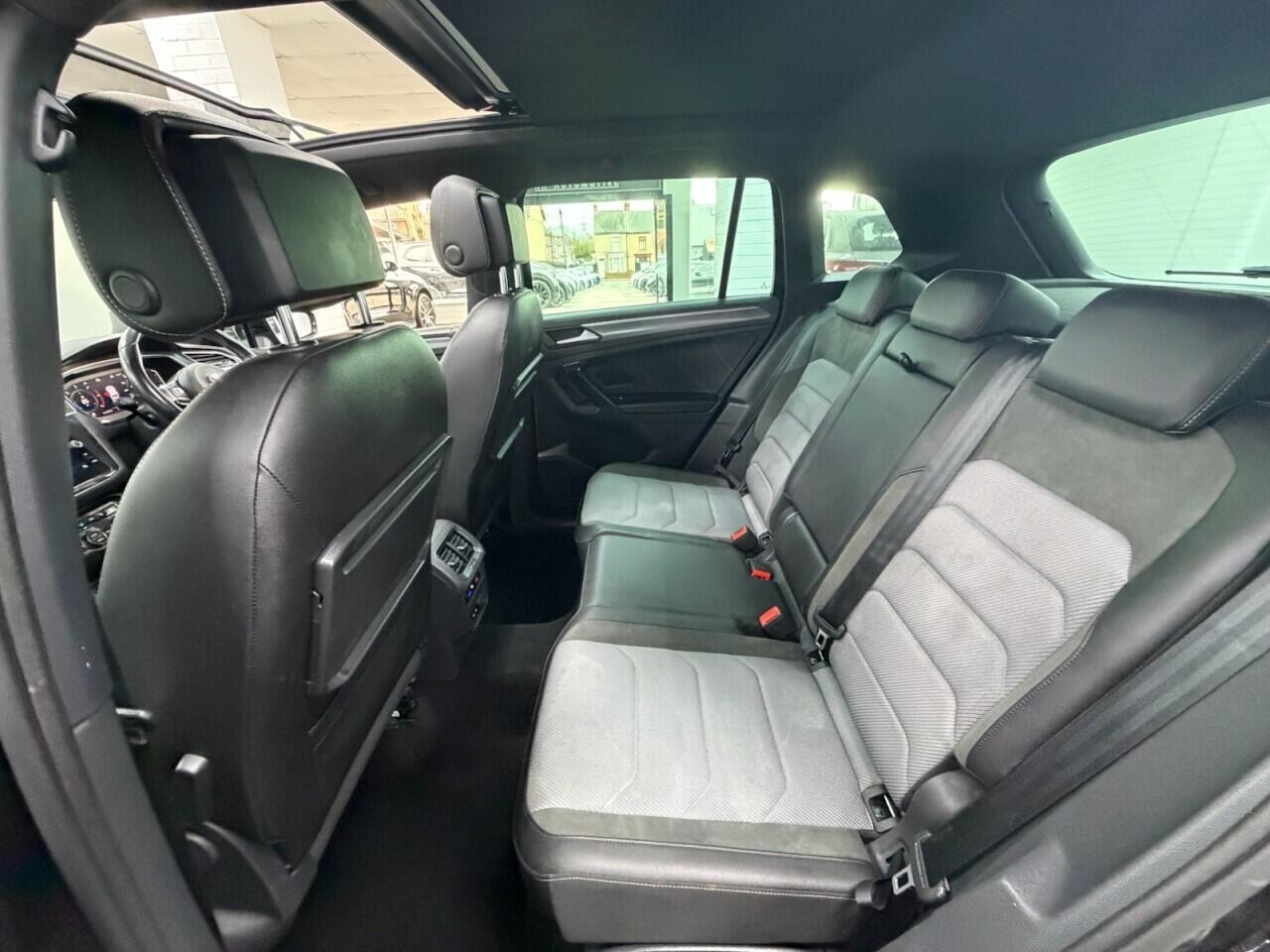 Volkswagen Tiguan - Image 25