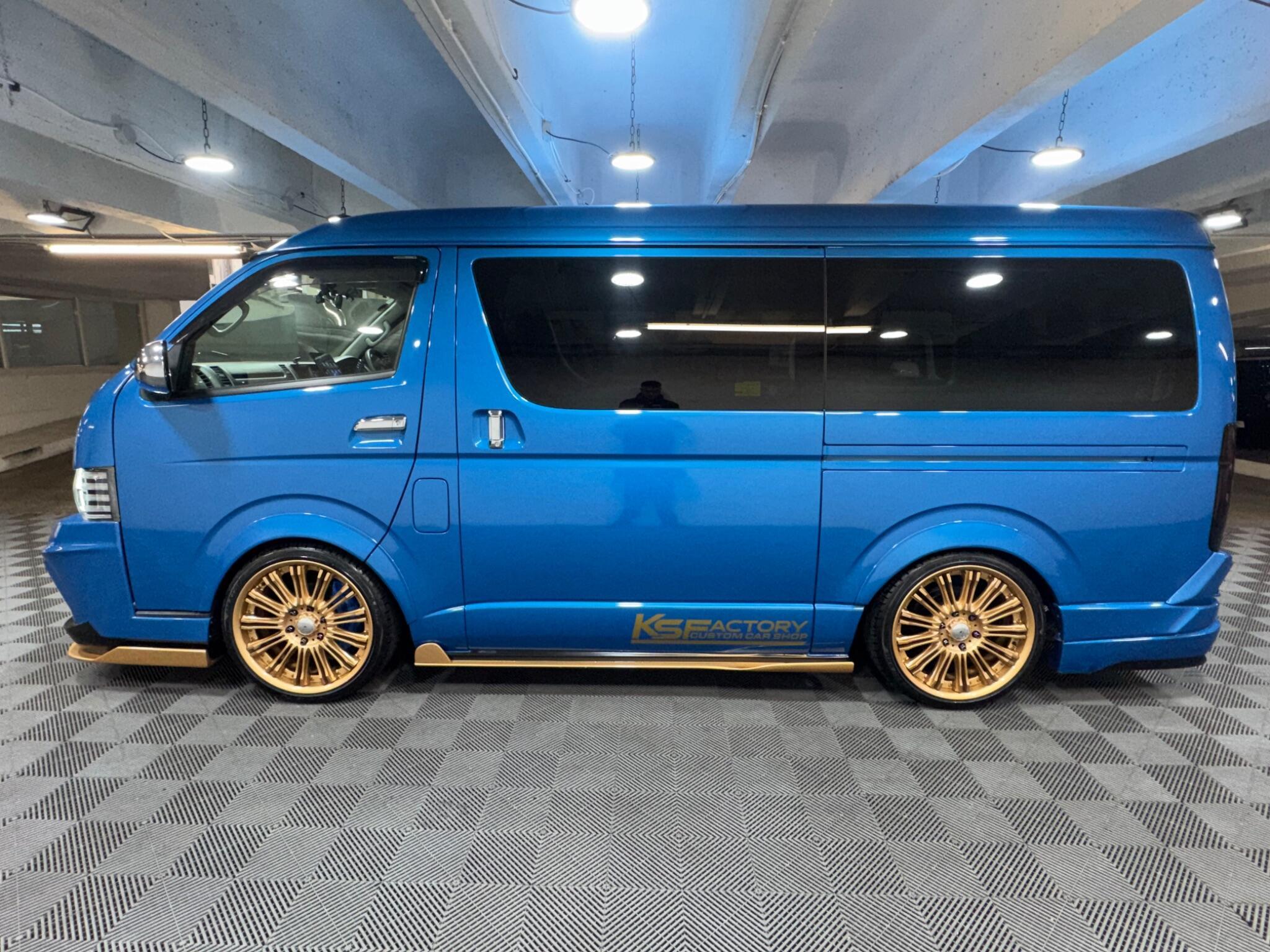 Toyota Hiace - Image 2