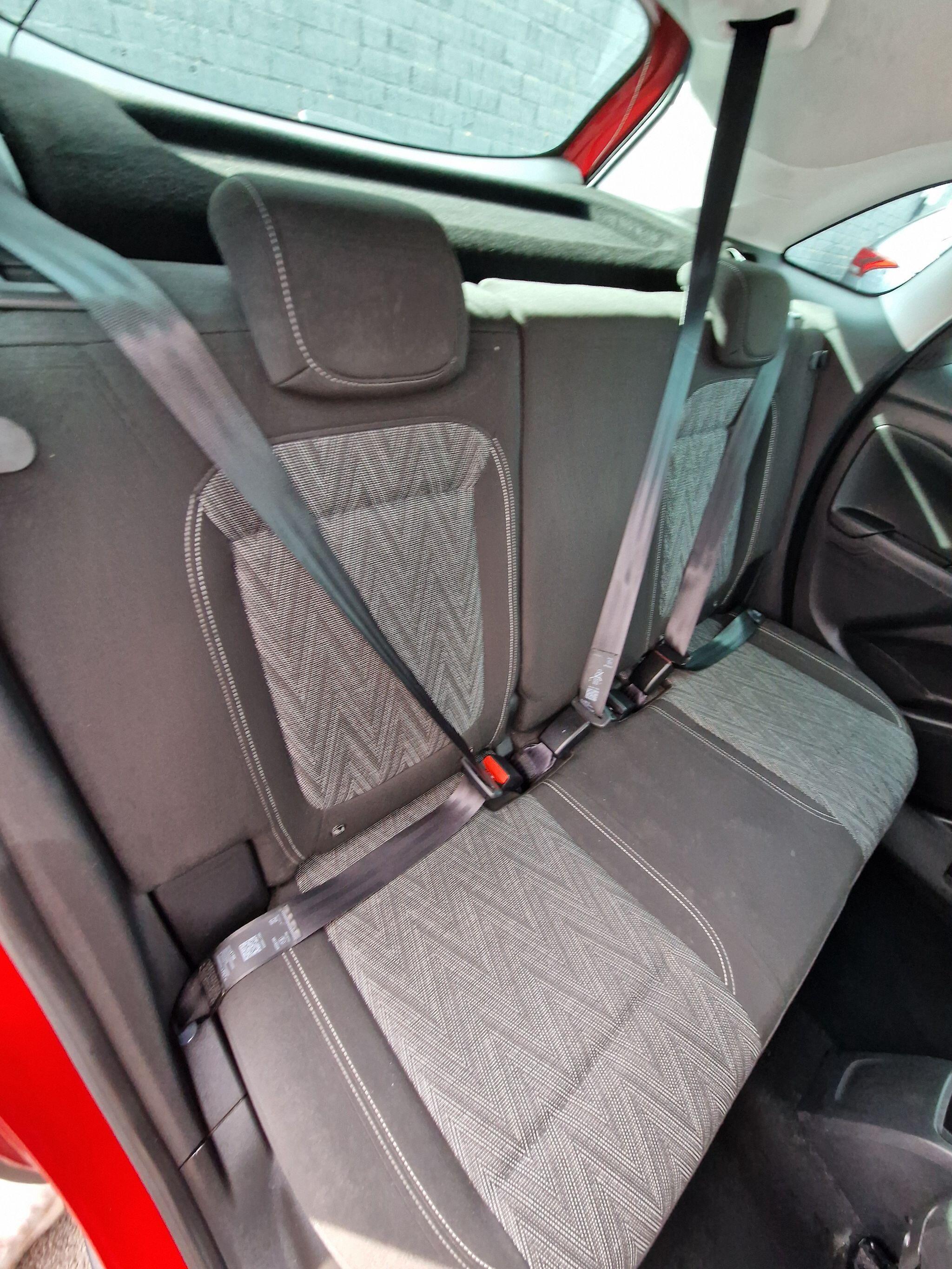 Vauxhall Crossland X - Image 45