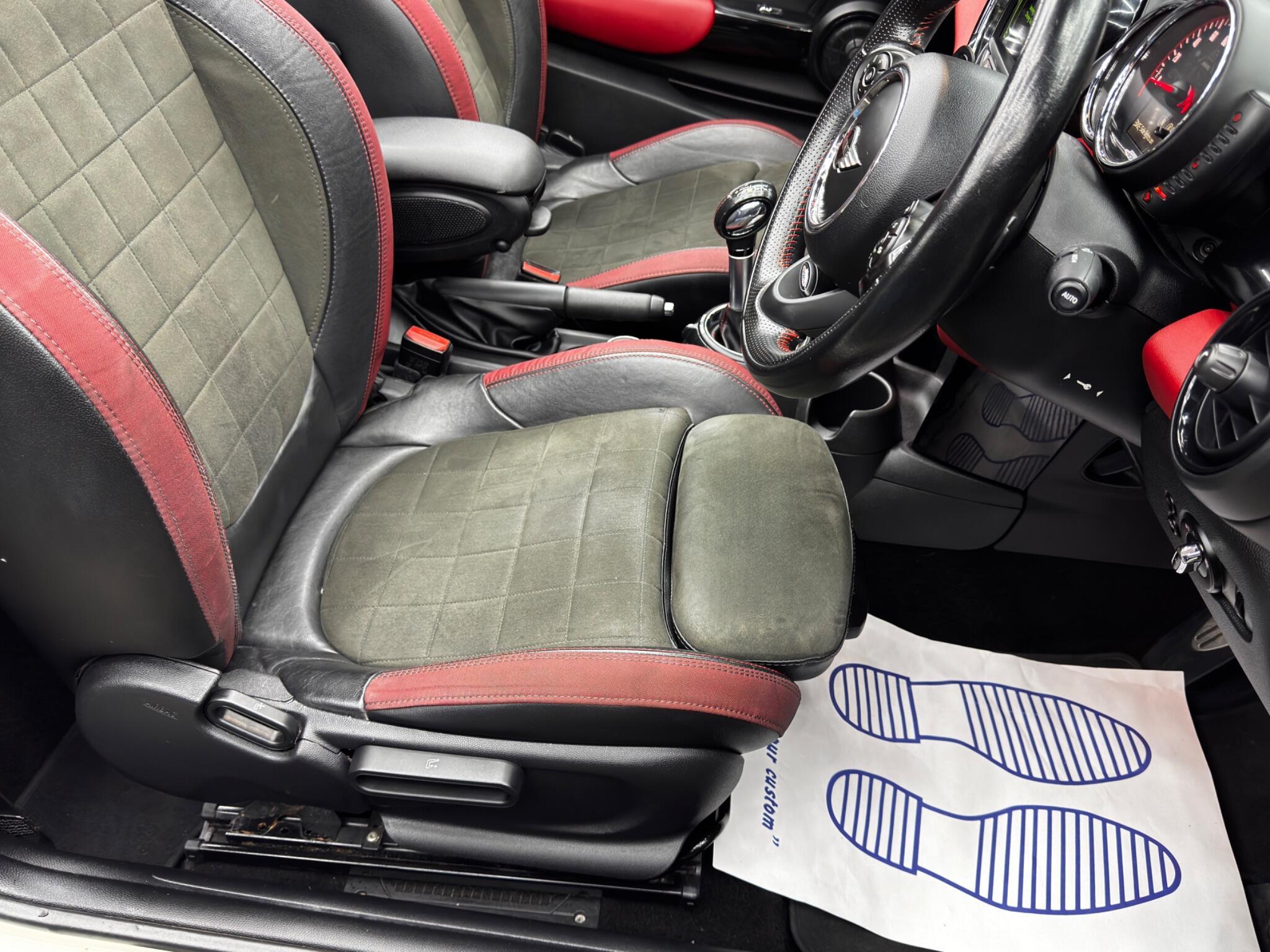 MINI Convertible - Image 12