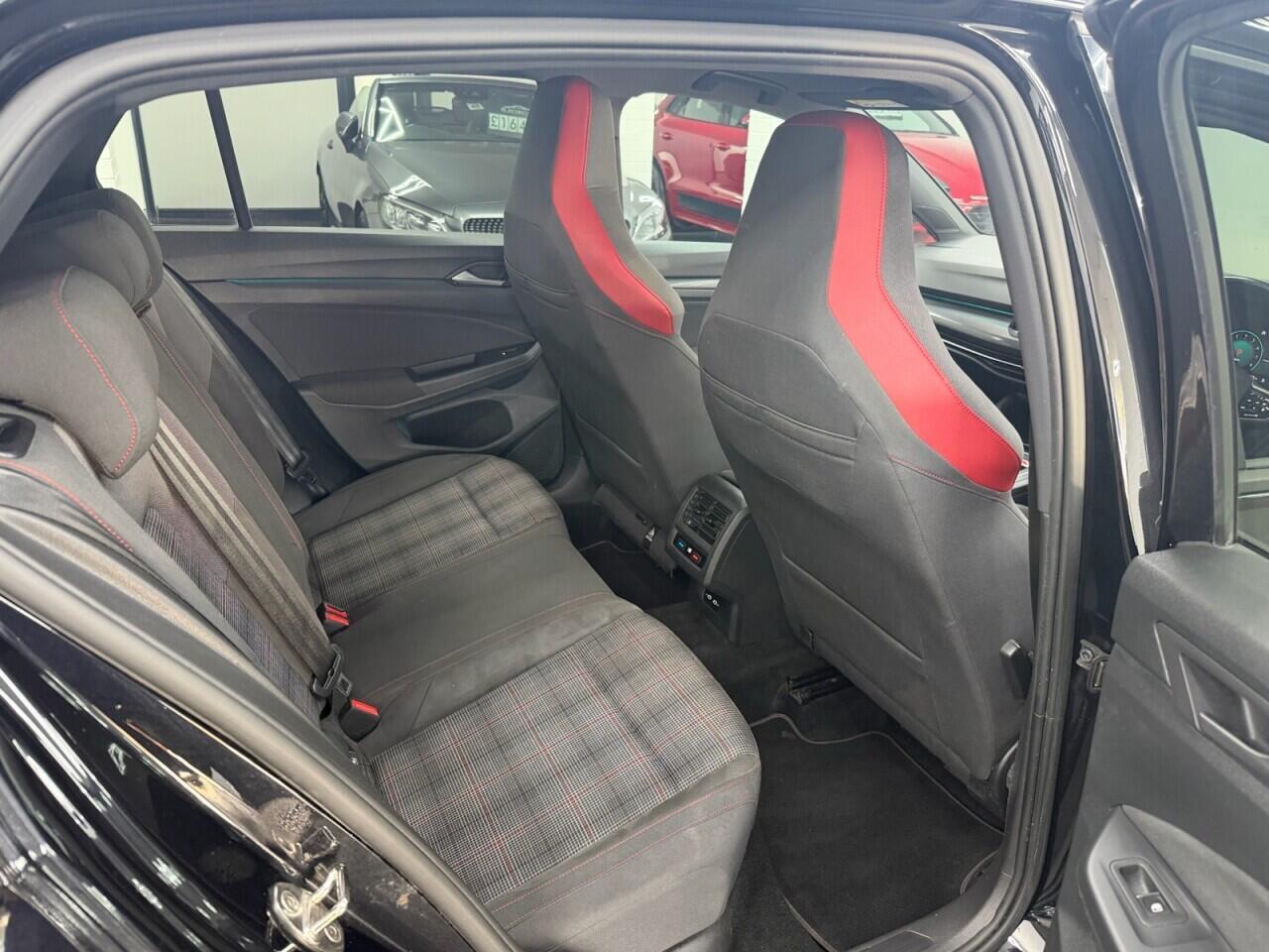 Volkswagen Golf - Image 17