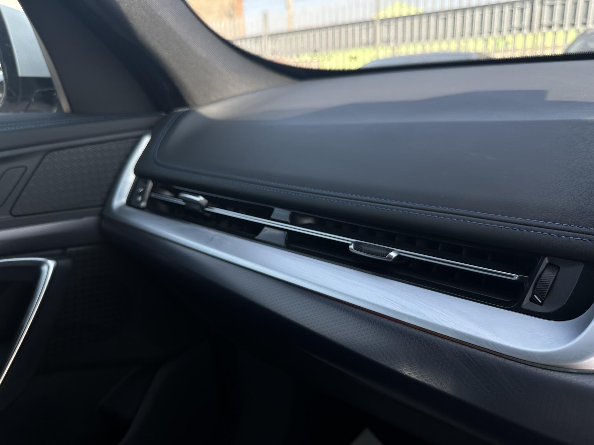 BMW iX1 - Image 11