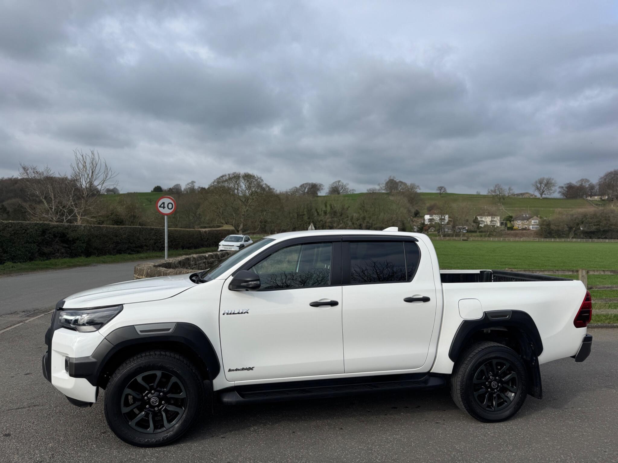 Toyota Hilux - Image 8