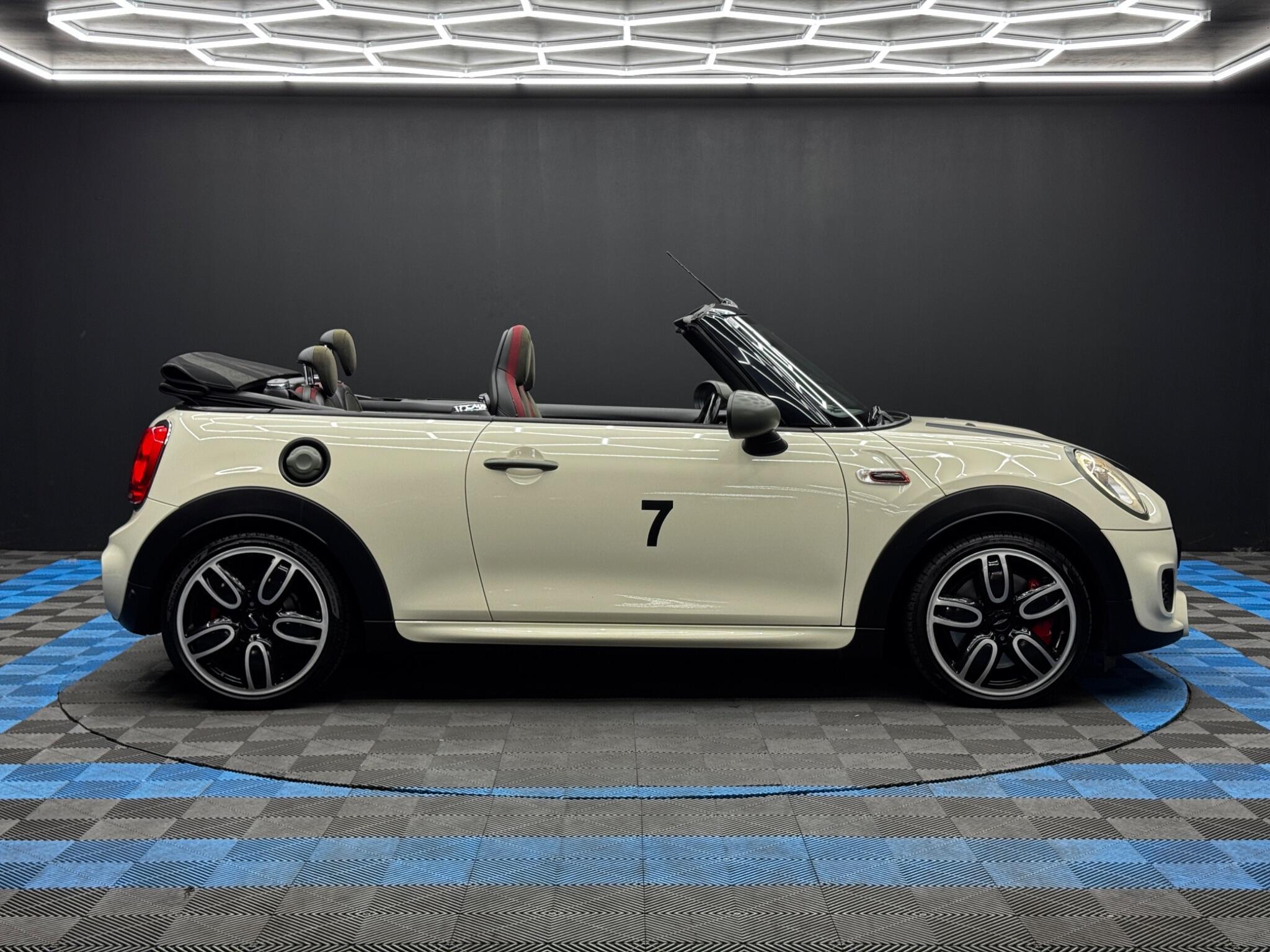 MINI Convertible - Image 4