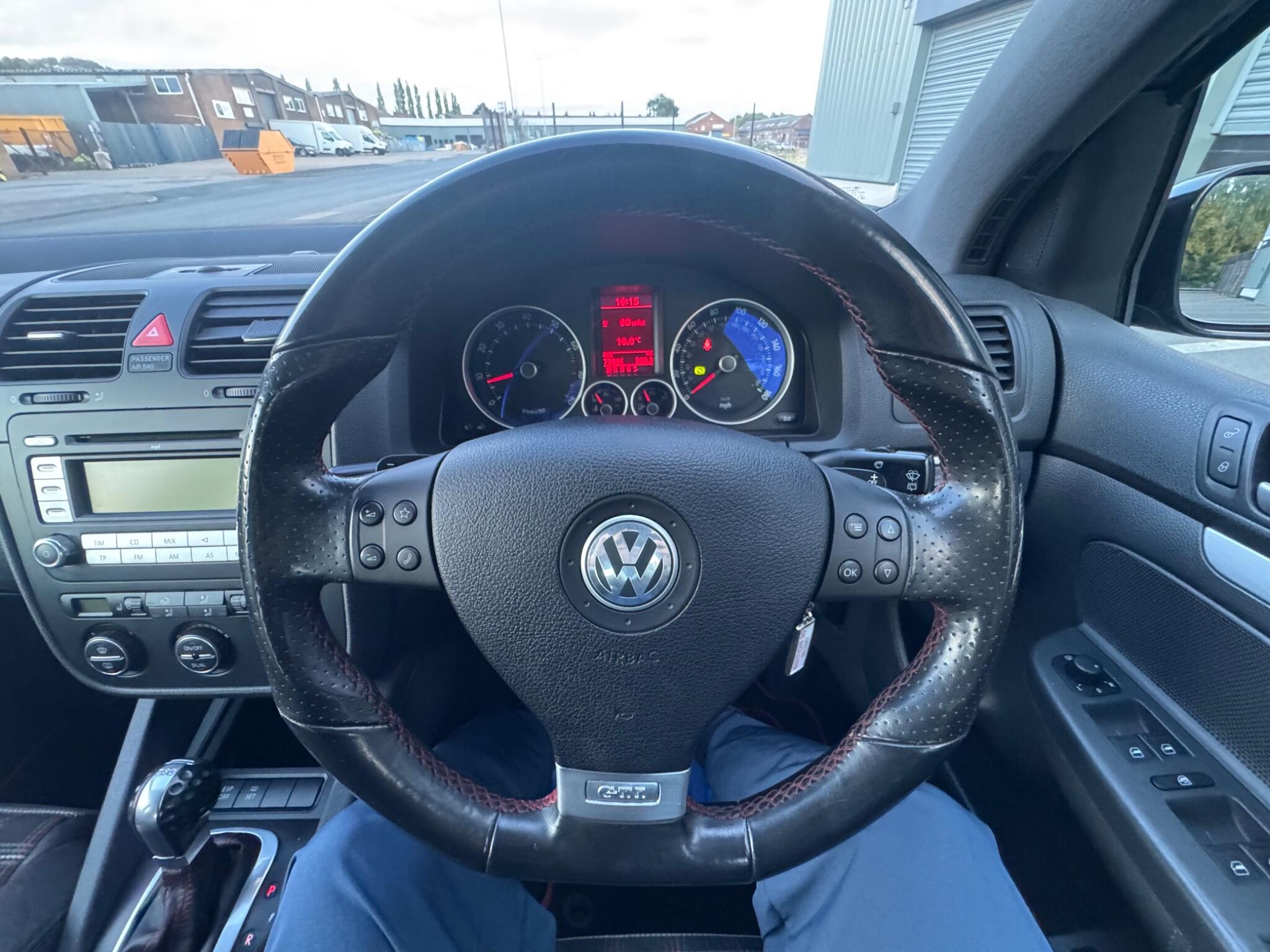 Volkswagen Golf - Image 14