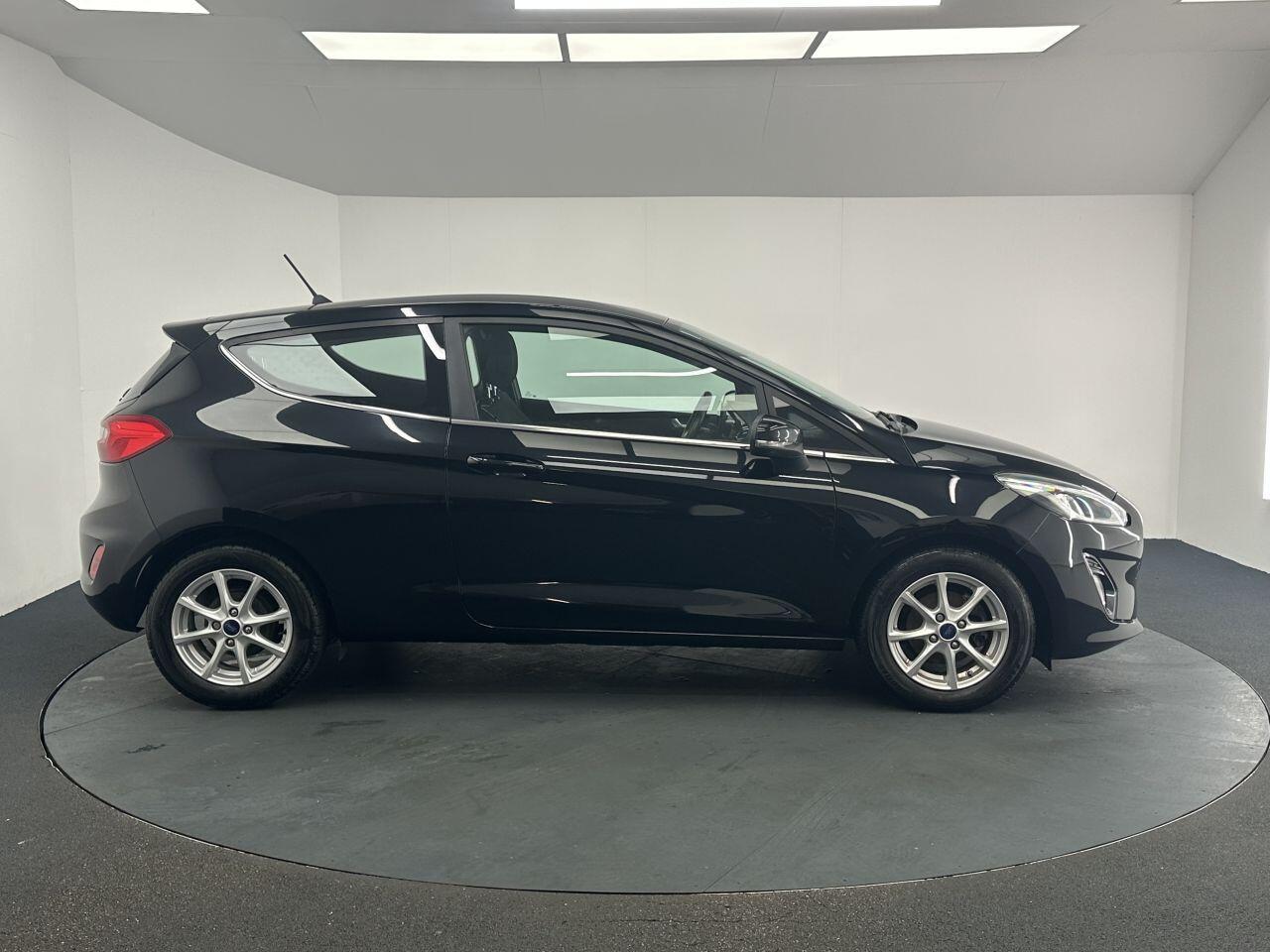 Ford Fiesta - Image 11