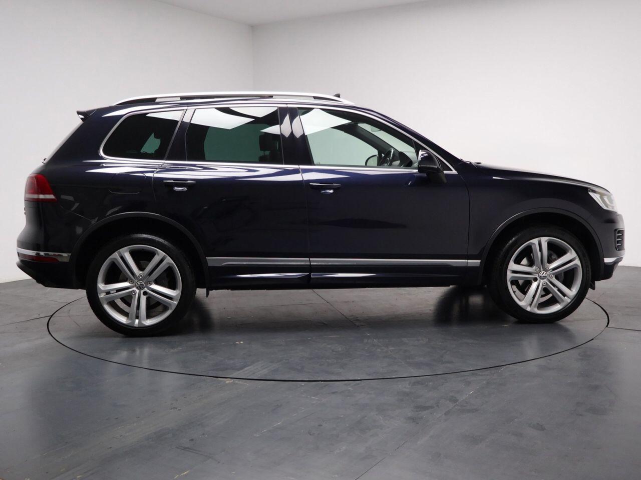 Volkswagen Touareg - Image 26