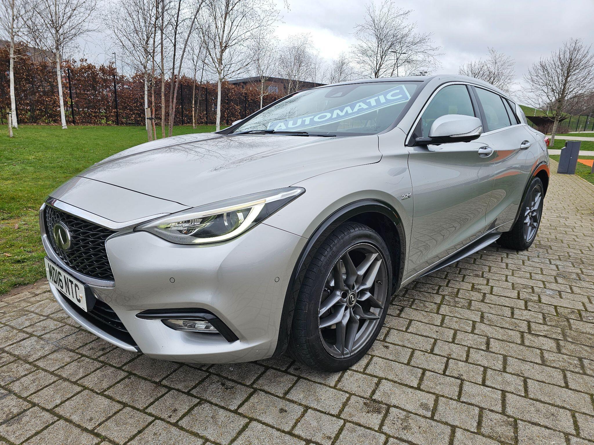 Infiniti Q30 - Image 11