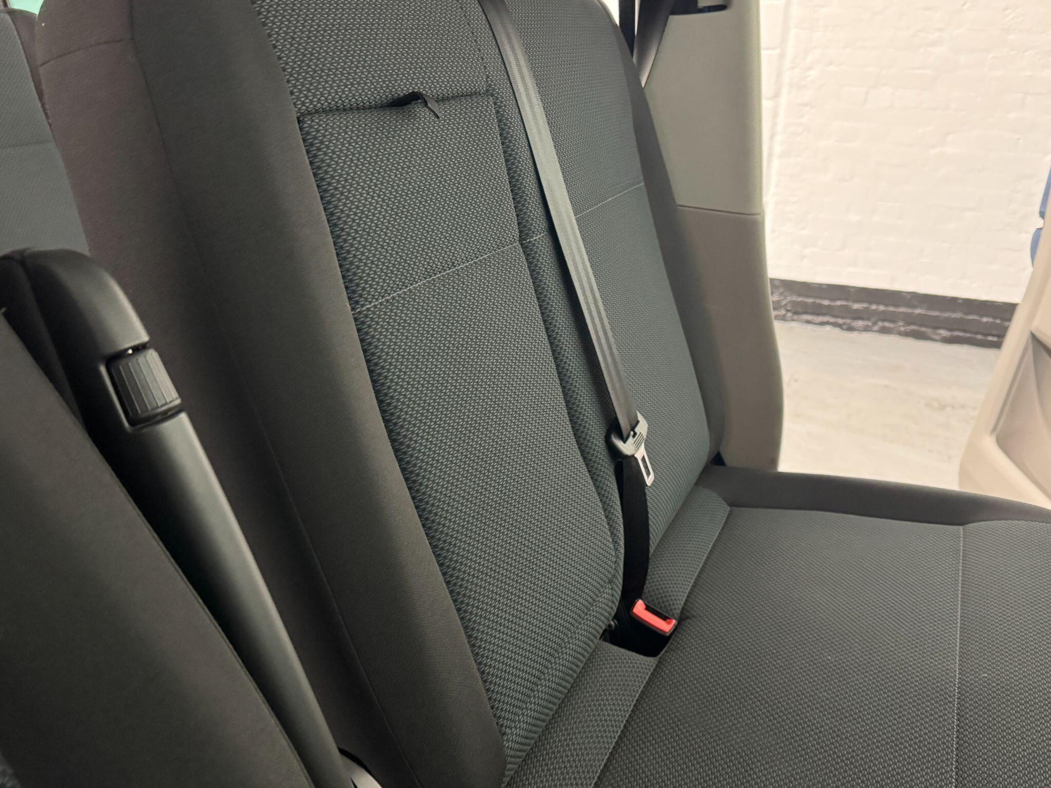 Volkswagen Transporter - Image 71