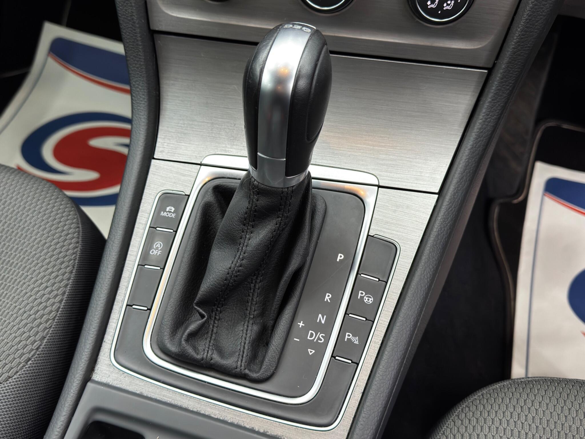 Volkswagen Golf - Image 25