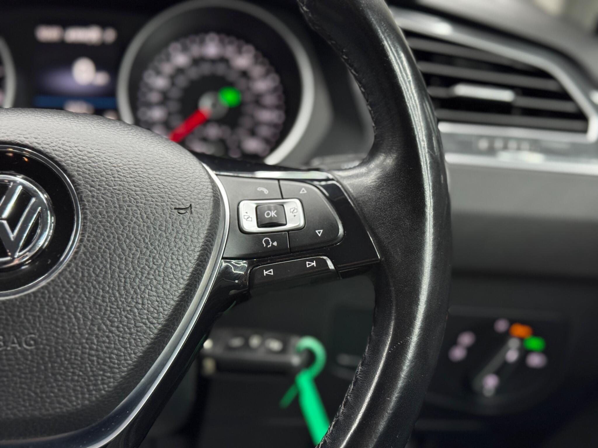 Volkswagen Tiguan - Image 21