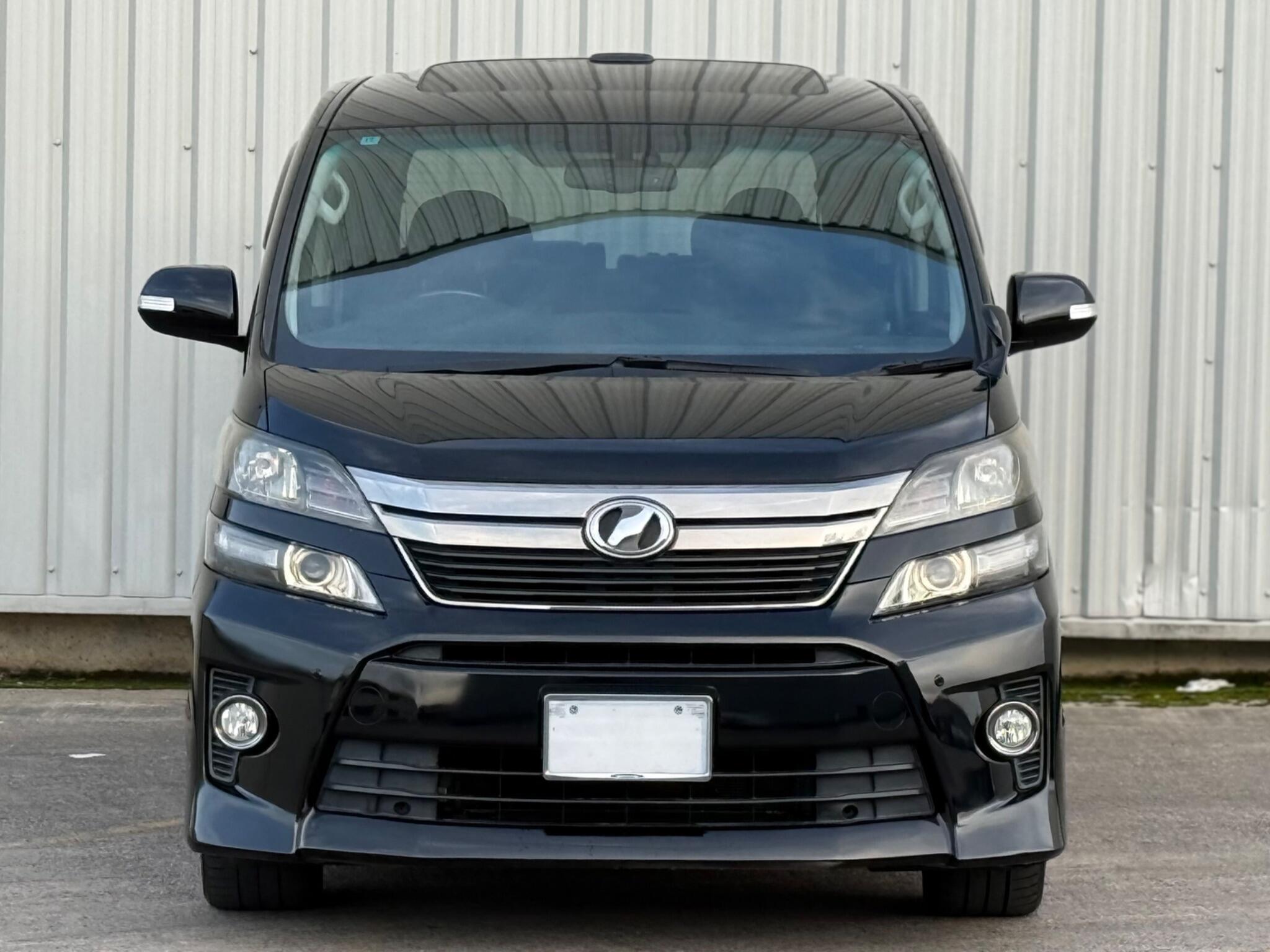 Toyota Vellfire - Image 2
