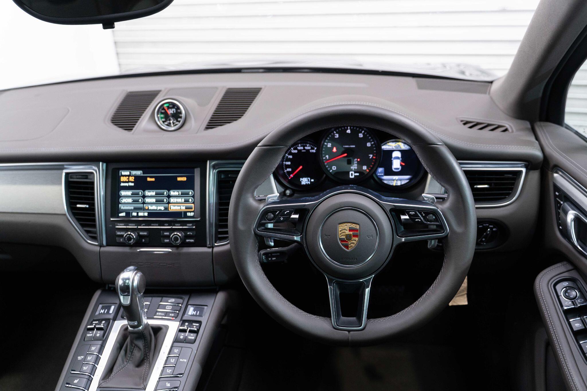 Porsche Macan - Image 12
