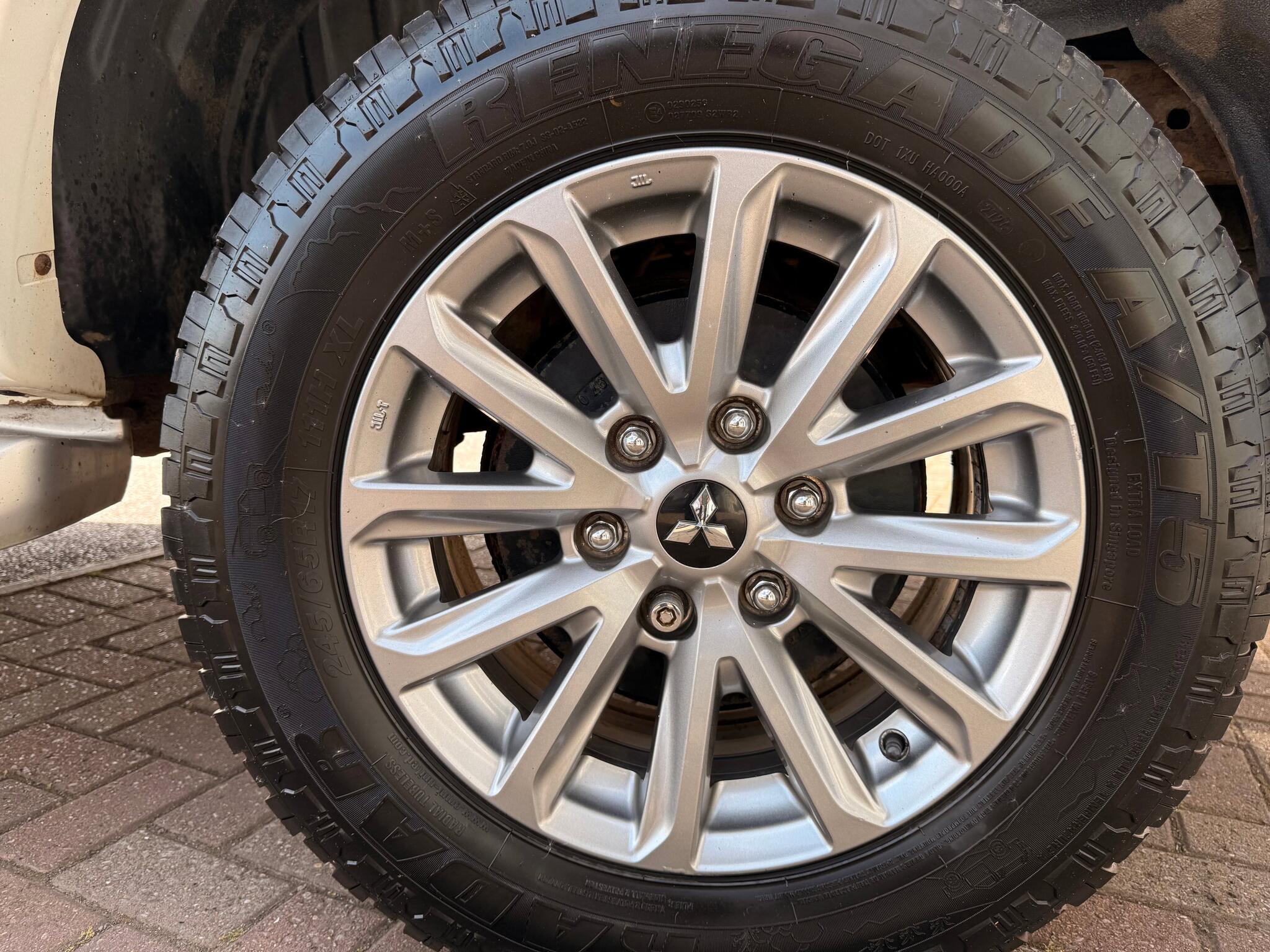 Mitsubishi L200 - Image 18