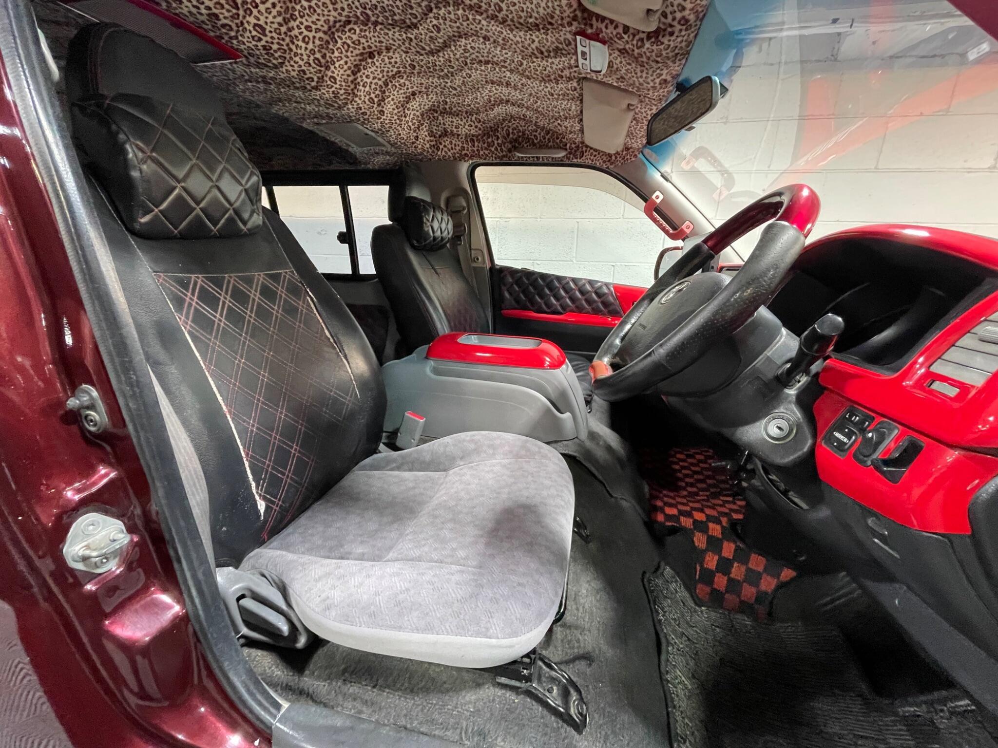 Toyota Hiace - Image 7