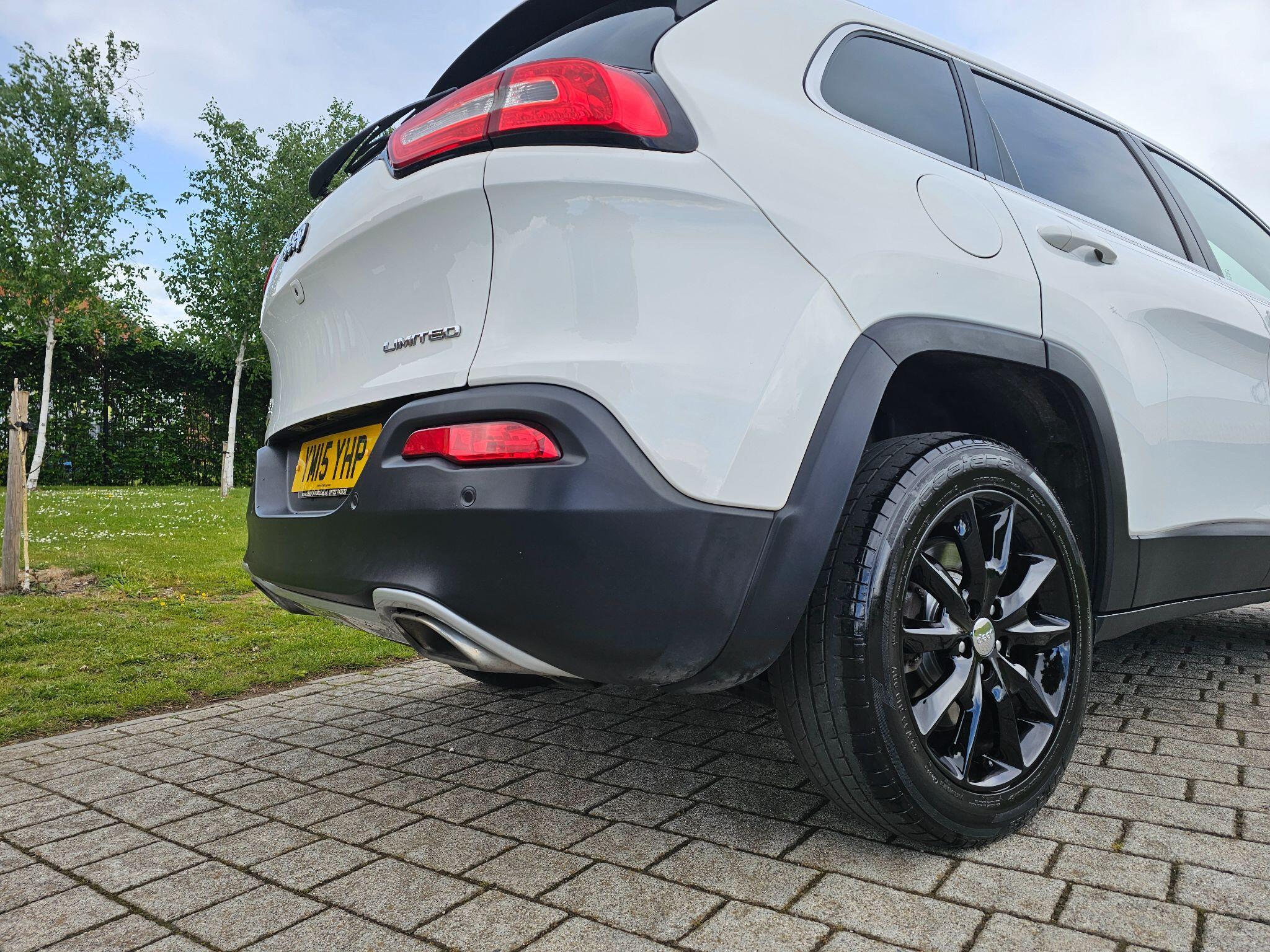 Jeep Cherokee - Image 26