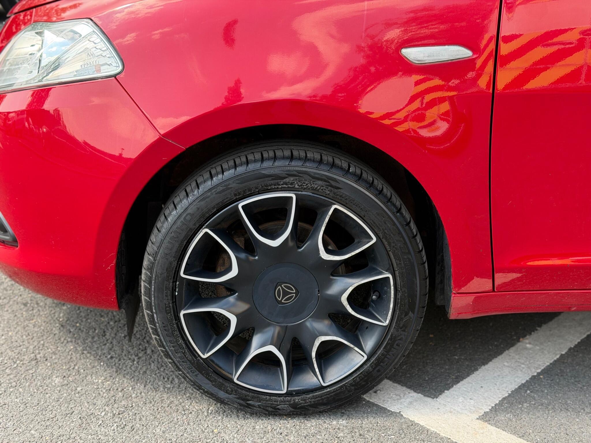 Chrysler Ypsilon - Image 13