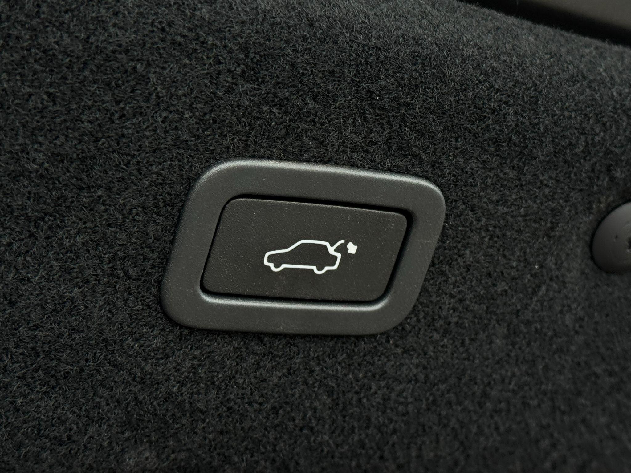 Jaguar XF - Image 18
