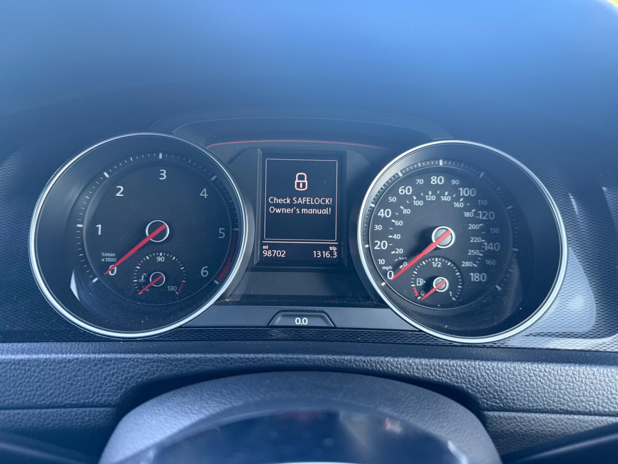 Volkswagen Golf - Image 11