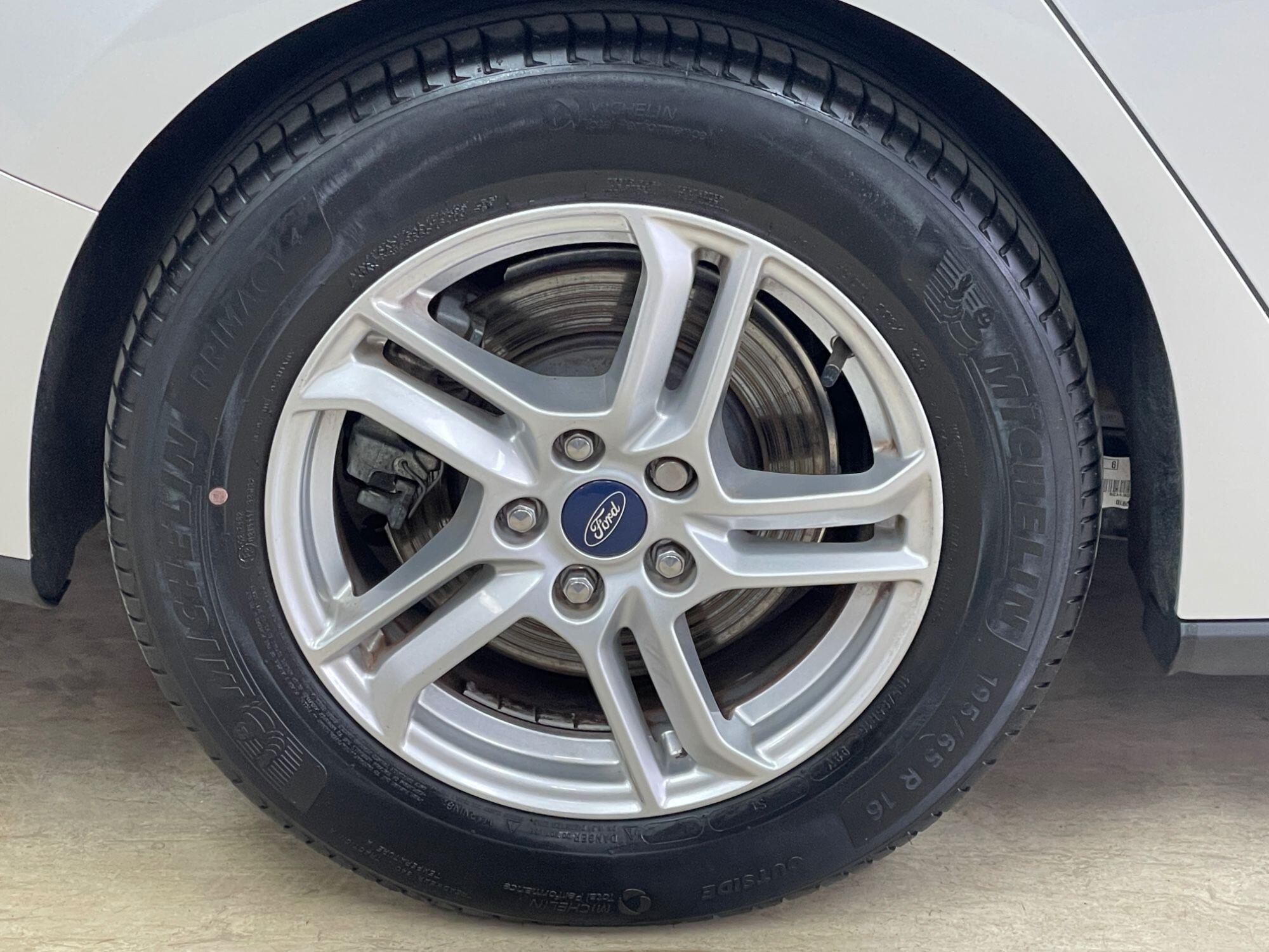 Ford Focus Diesel Estate - Image 17