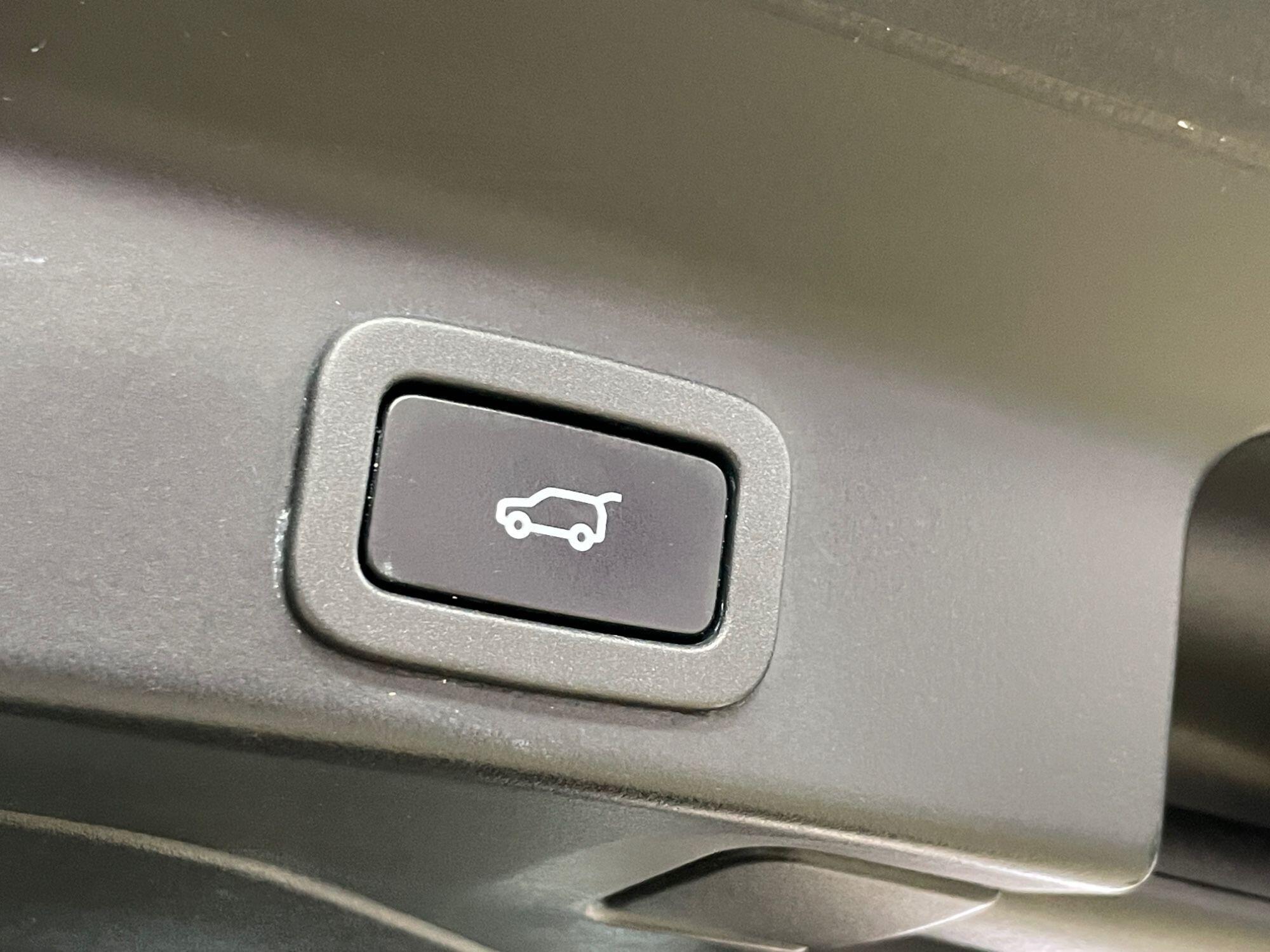 Jaguar F-Pace - Image 19