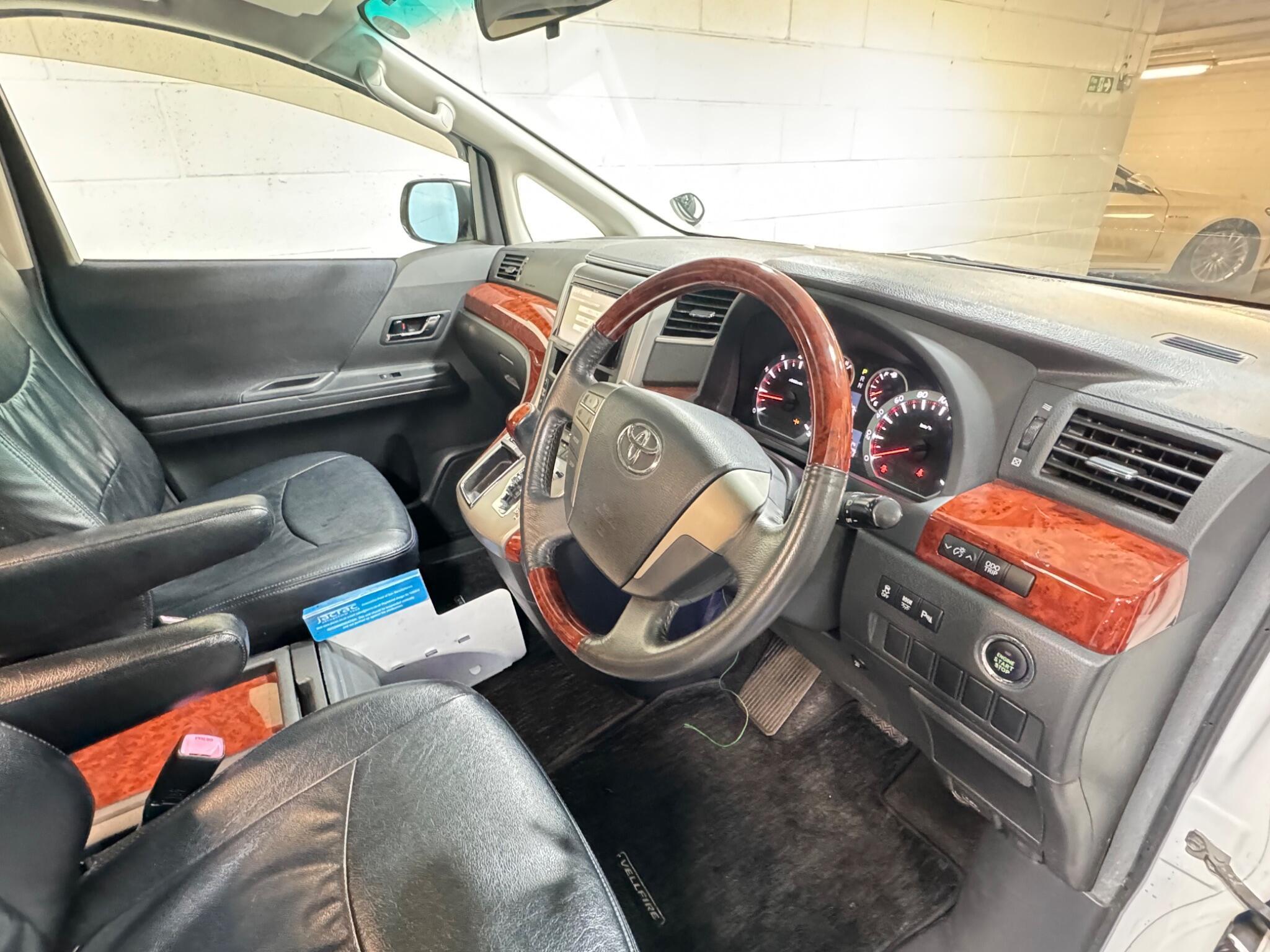 Toyota Vellfire - Image 9