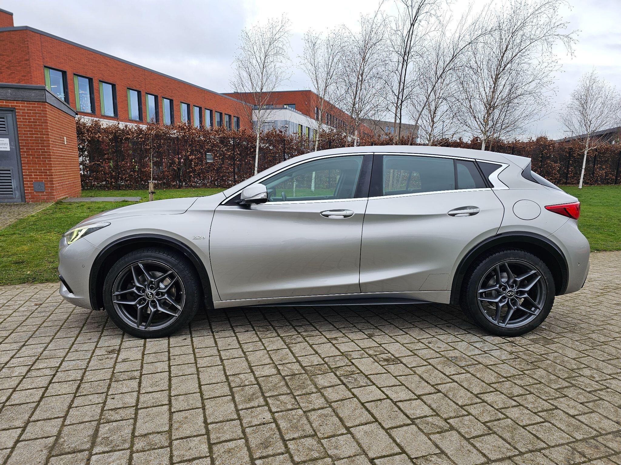 Infiniti Q30 - Image 19