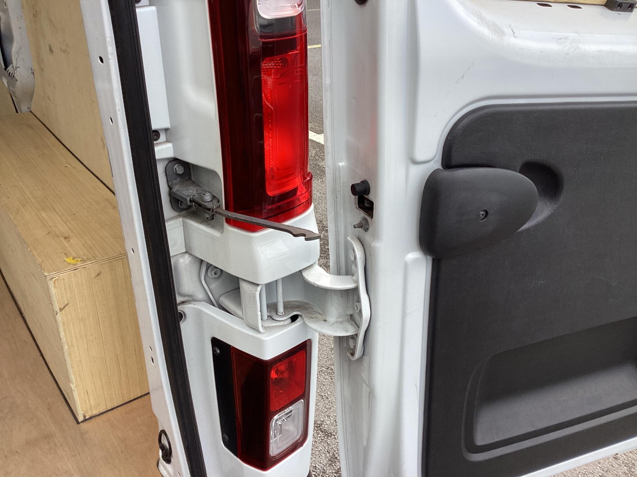 Renault Trafic - Image 16