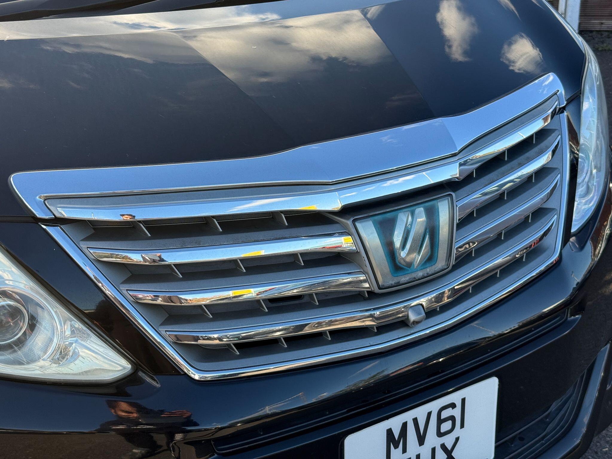 Toyota Alphard - Image 7