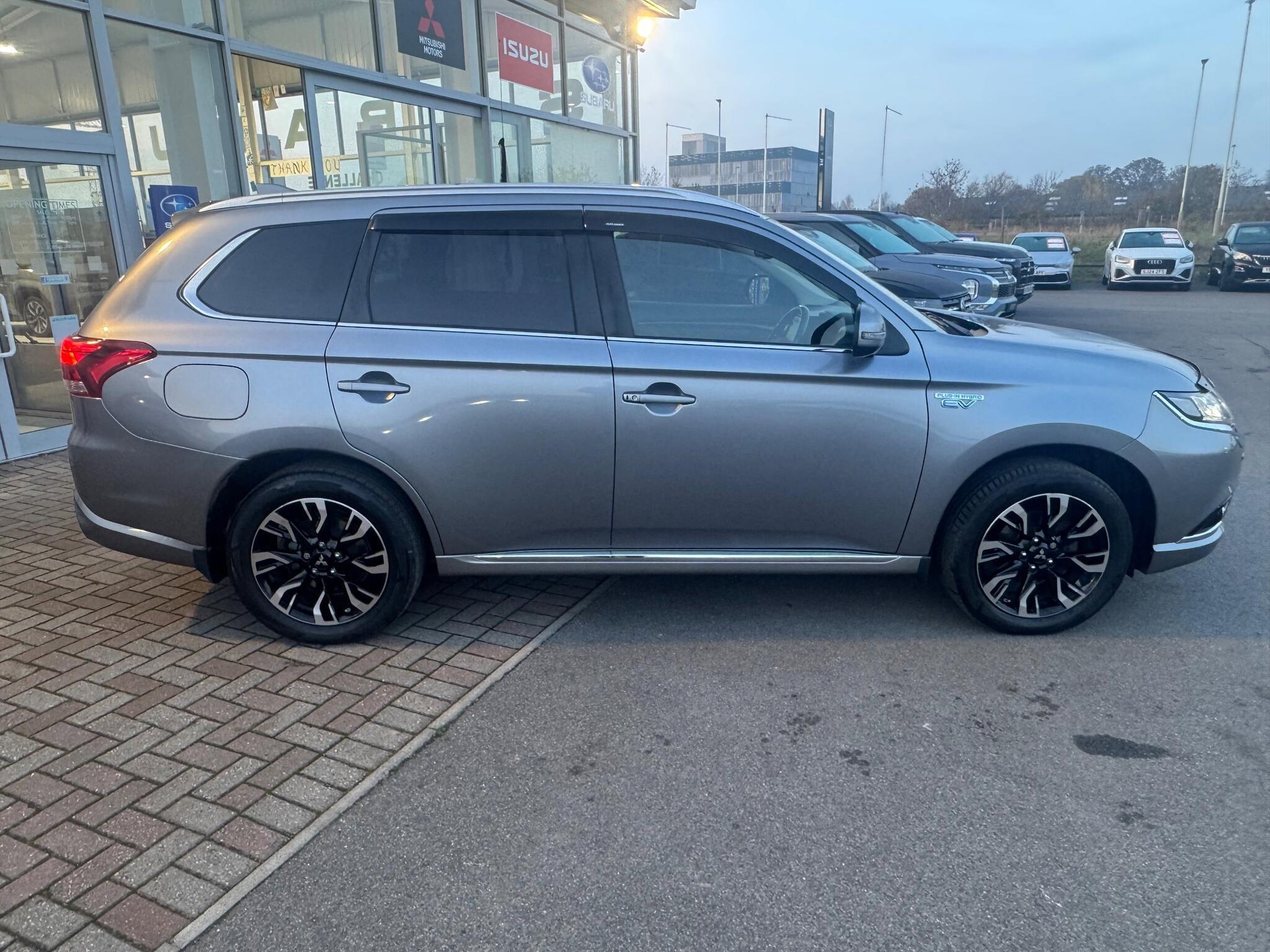 Mitsubishi Outlander - Image 2