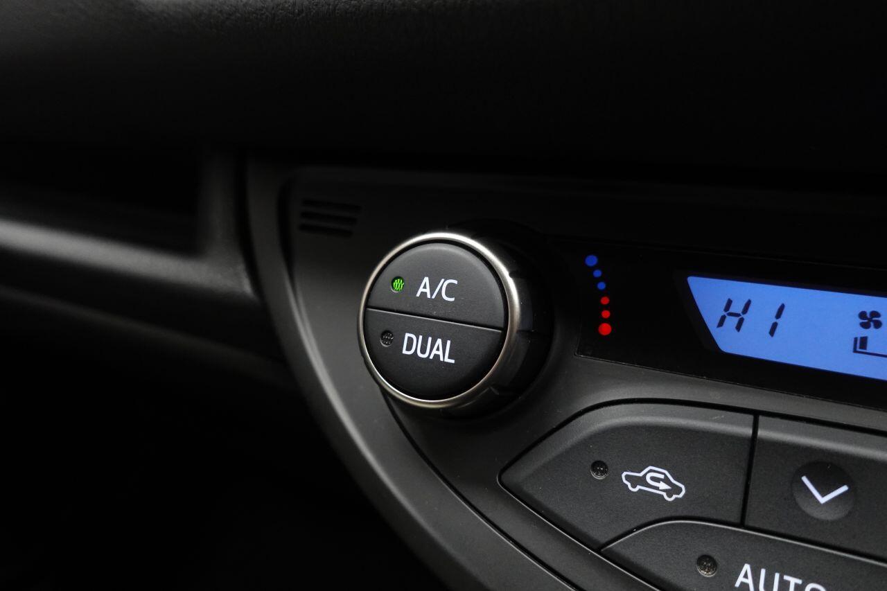 Toyota Yaris - Image 38