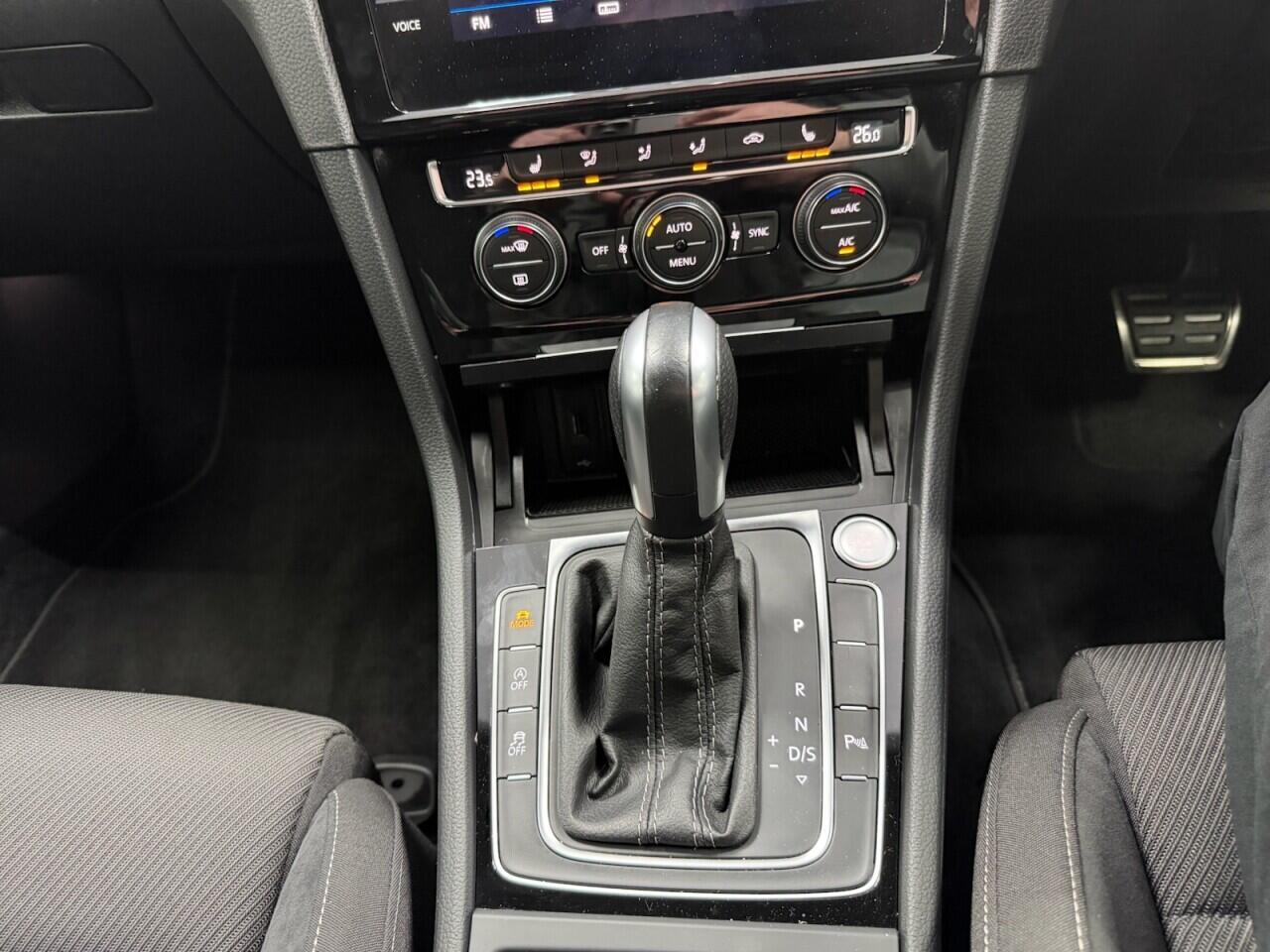 Volkswagen Golf - Image 29