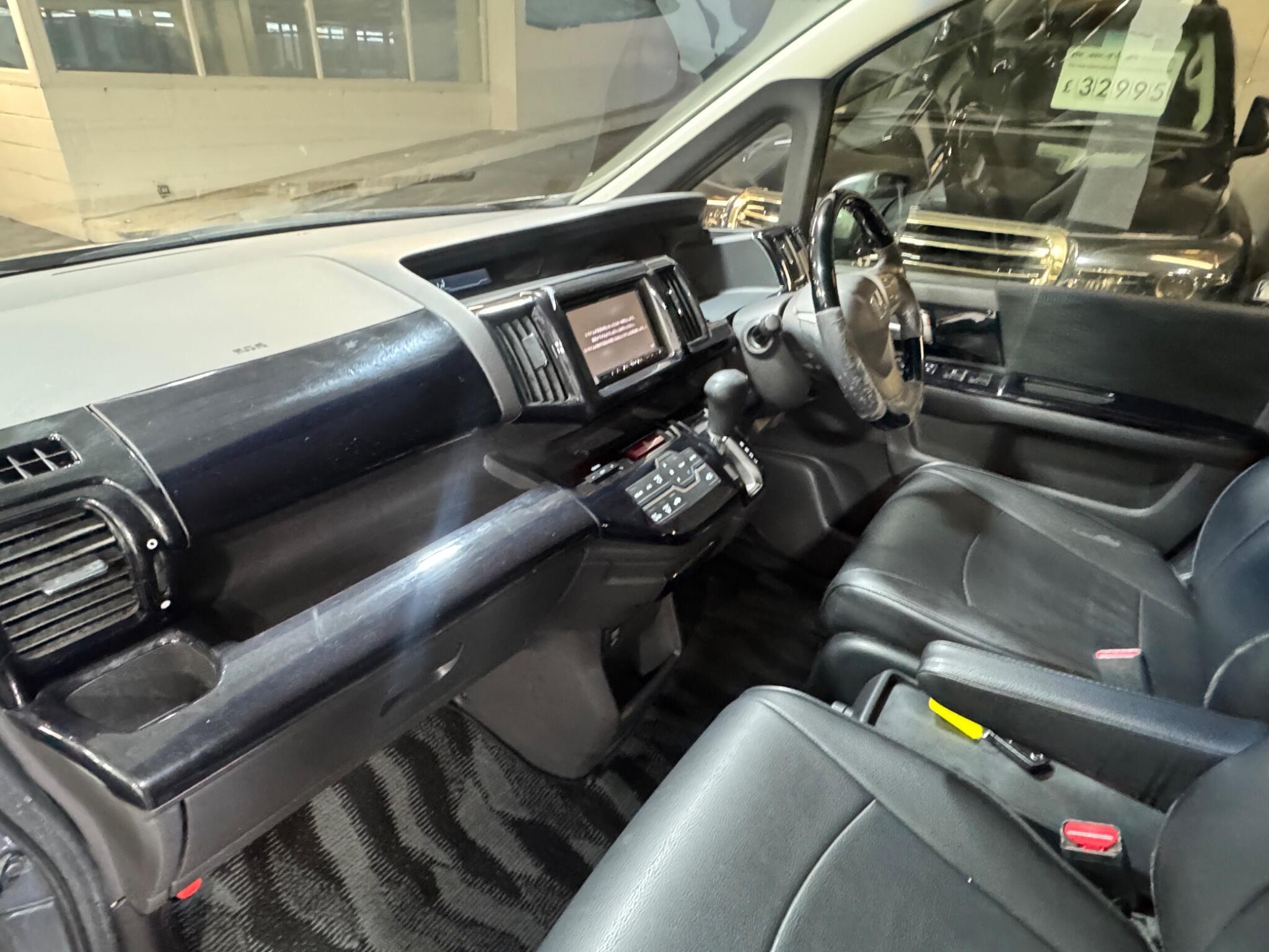 Honda Stepwagon - Image 10