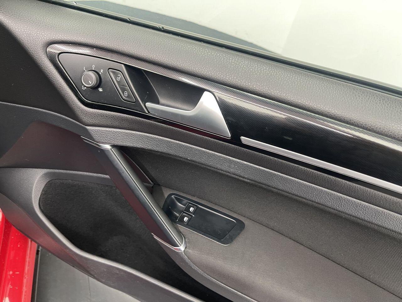 Volkswagen Golf - Image 27