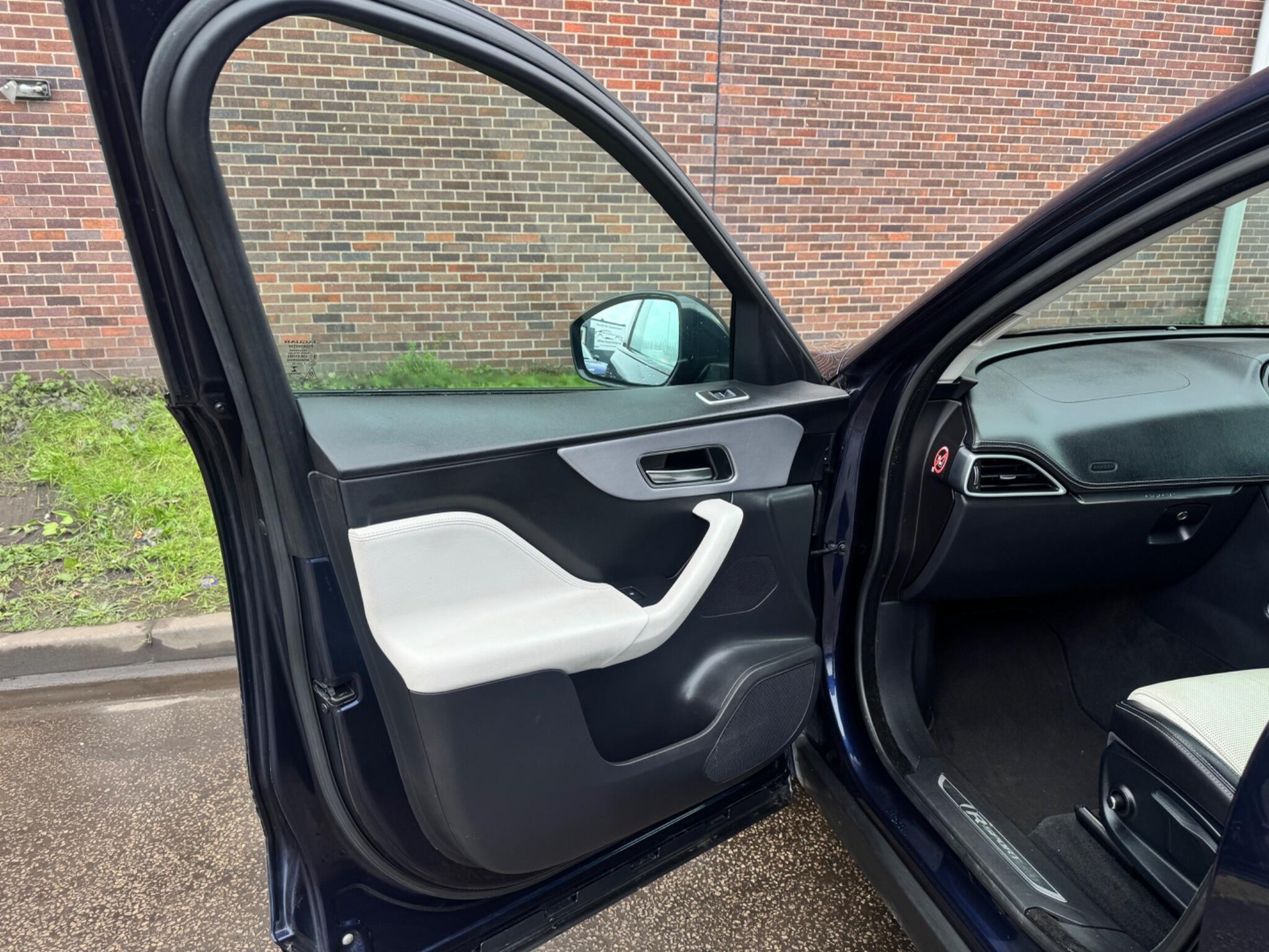 Jaguar F-Pace - Image 30