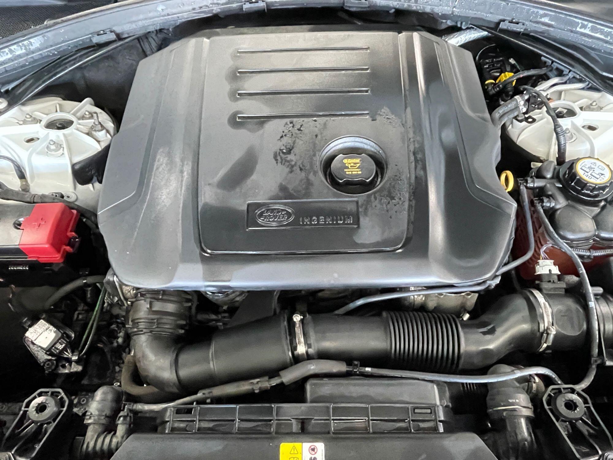 Land Rover Range Rover Velar - Image 18