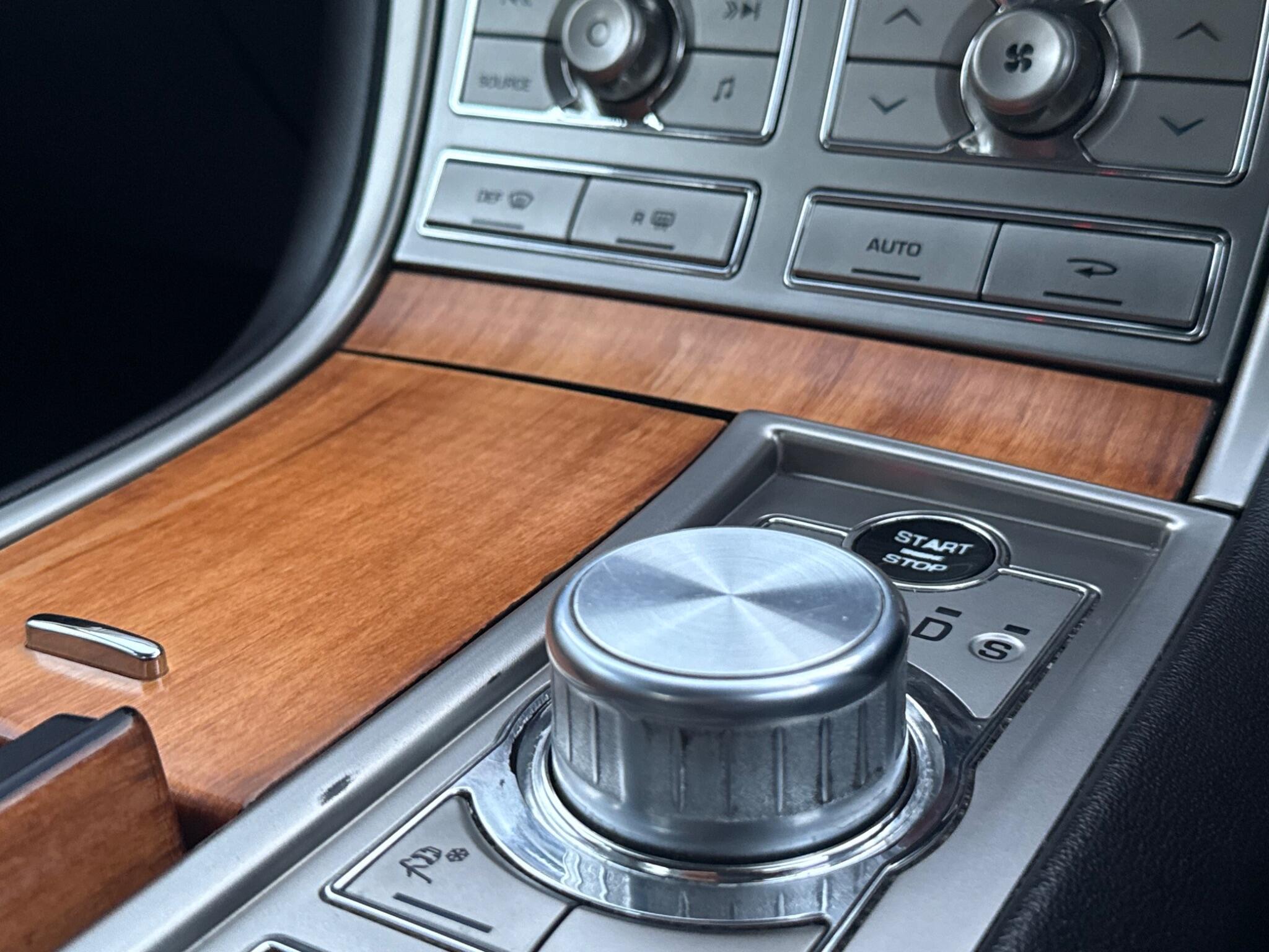 Jaguar XF - Image 33