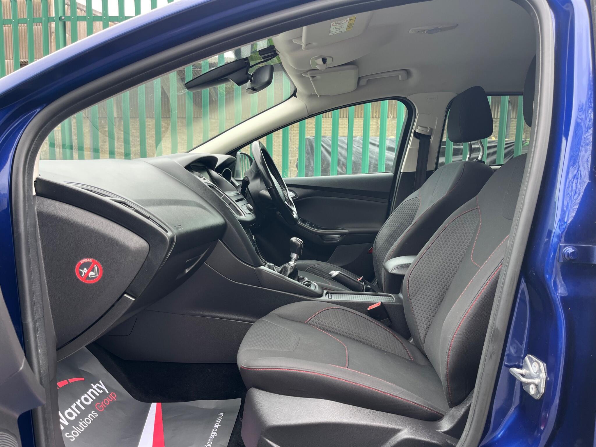 Ford Focus - Image 13