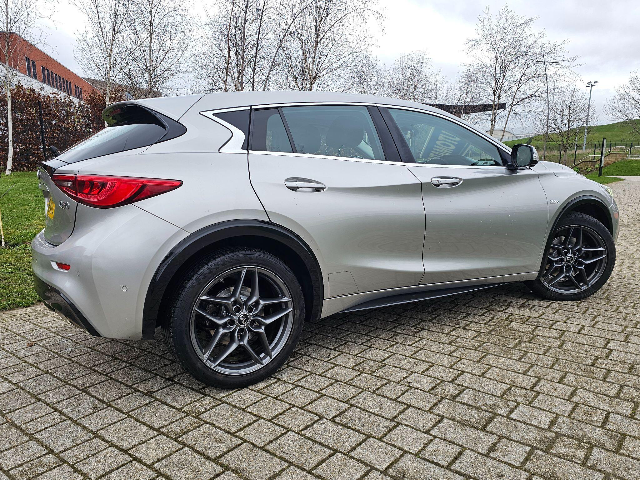 Infiniti Q30 - Image 21