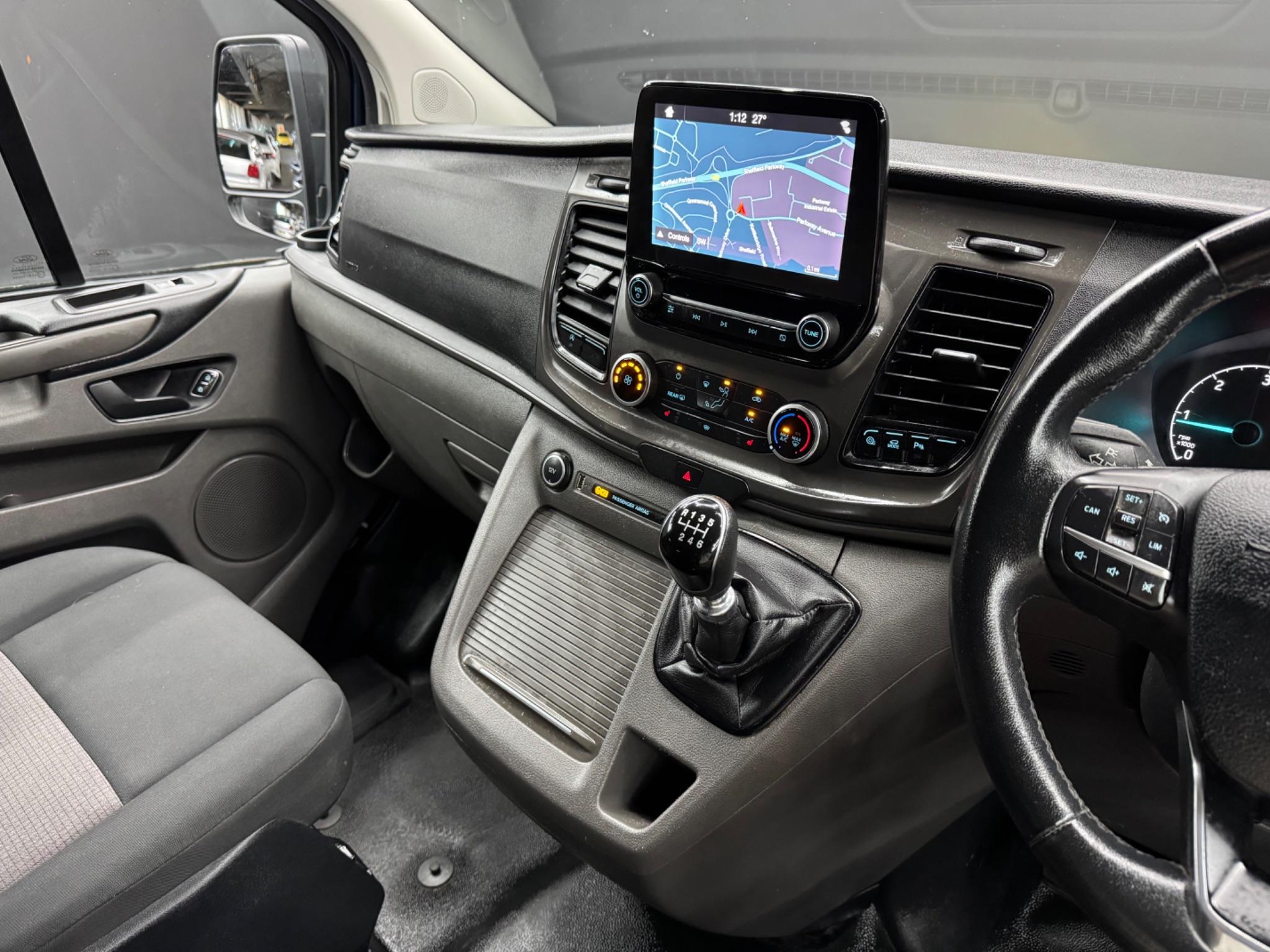 Ford TOURNEO CUSTOM - Image 25