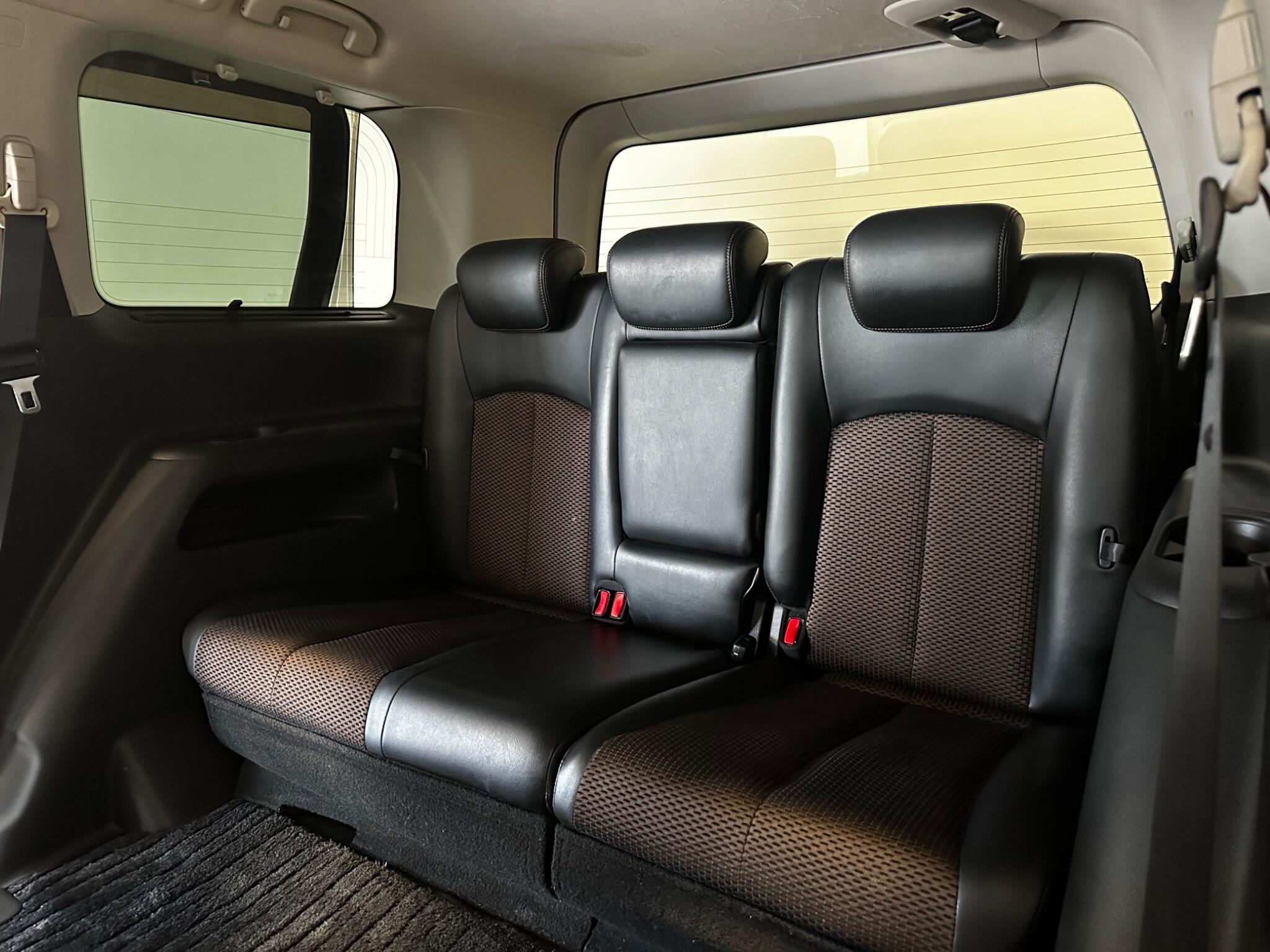 Nissan Elgrand - Image 22